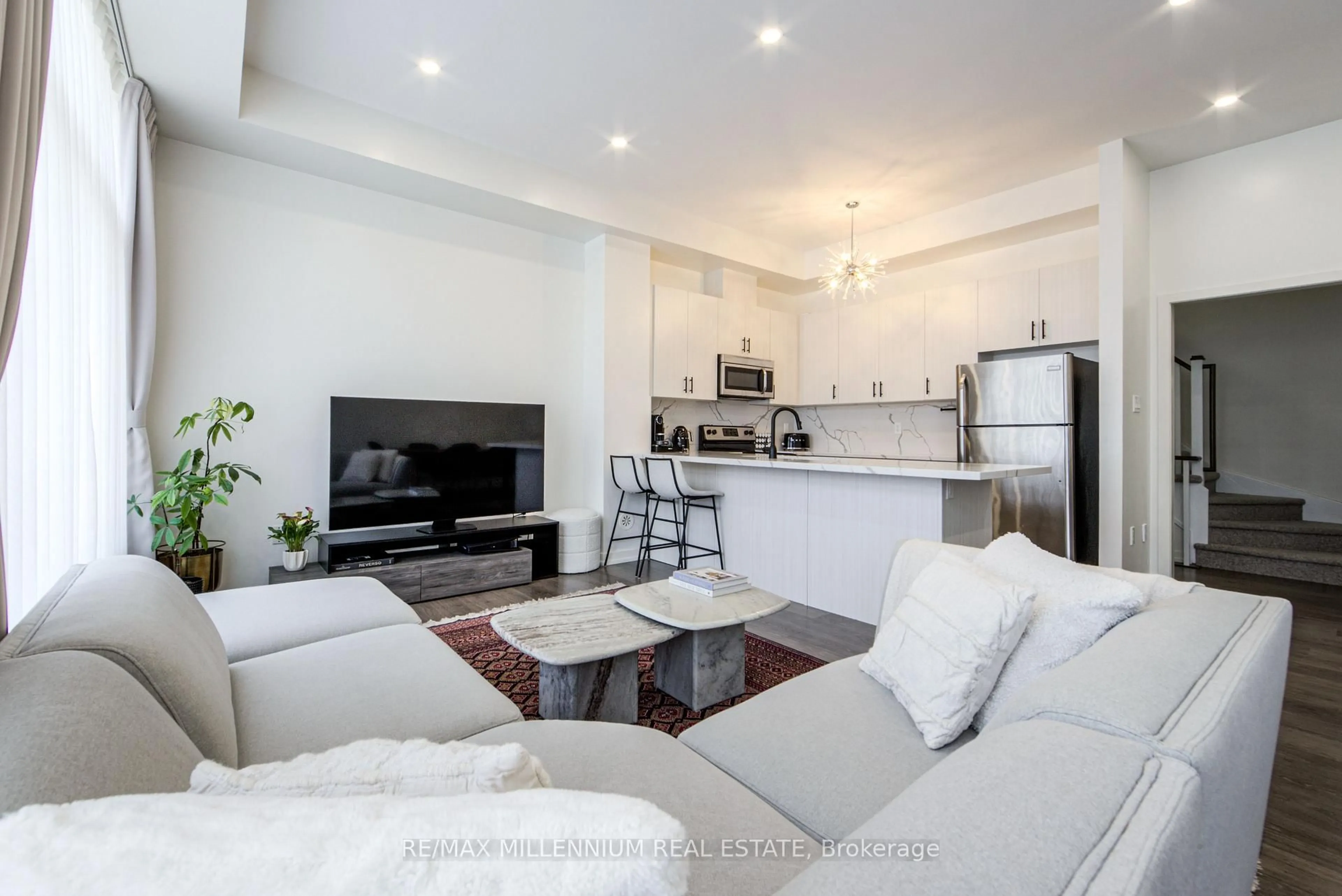 Living room with furniture, unknown for 6 Cornerbank Cres, Whitchurch-Stouffville Ontario L4A 1X1