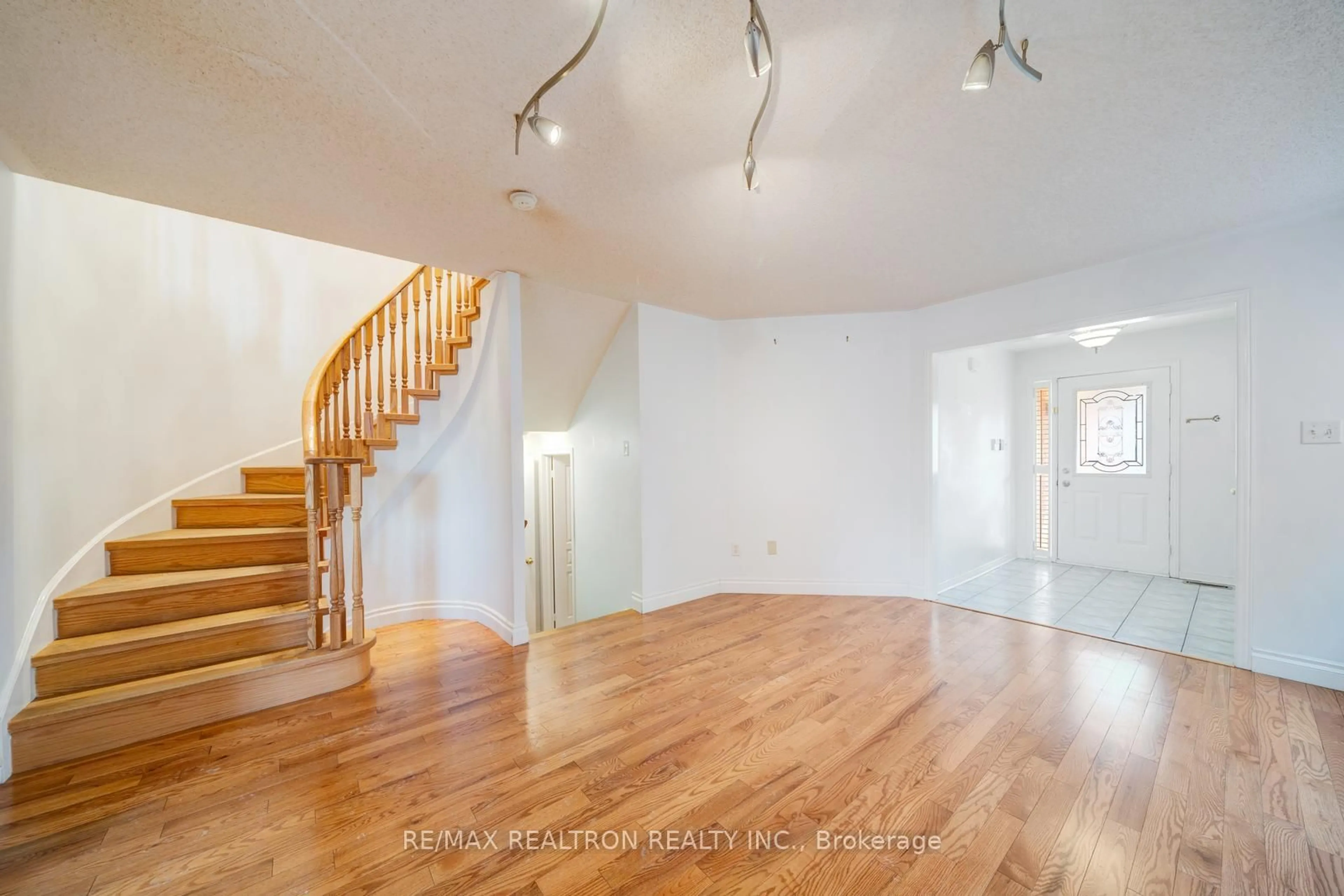 Unknown for 60 Harmony Rd, Vaughan Ontario L4K 5G4