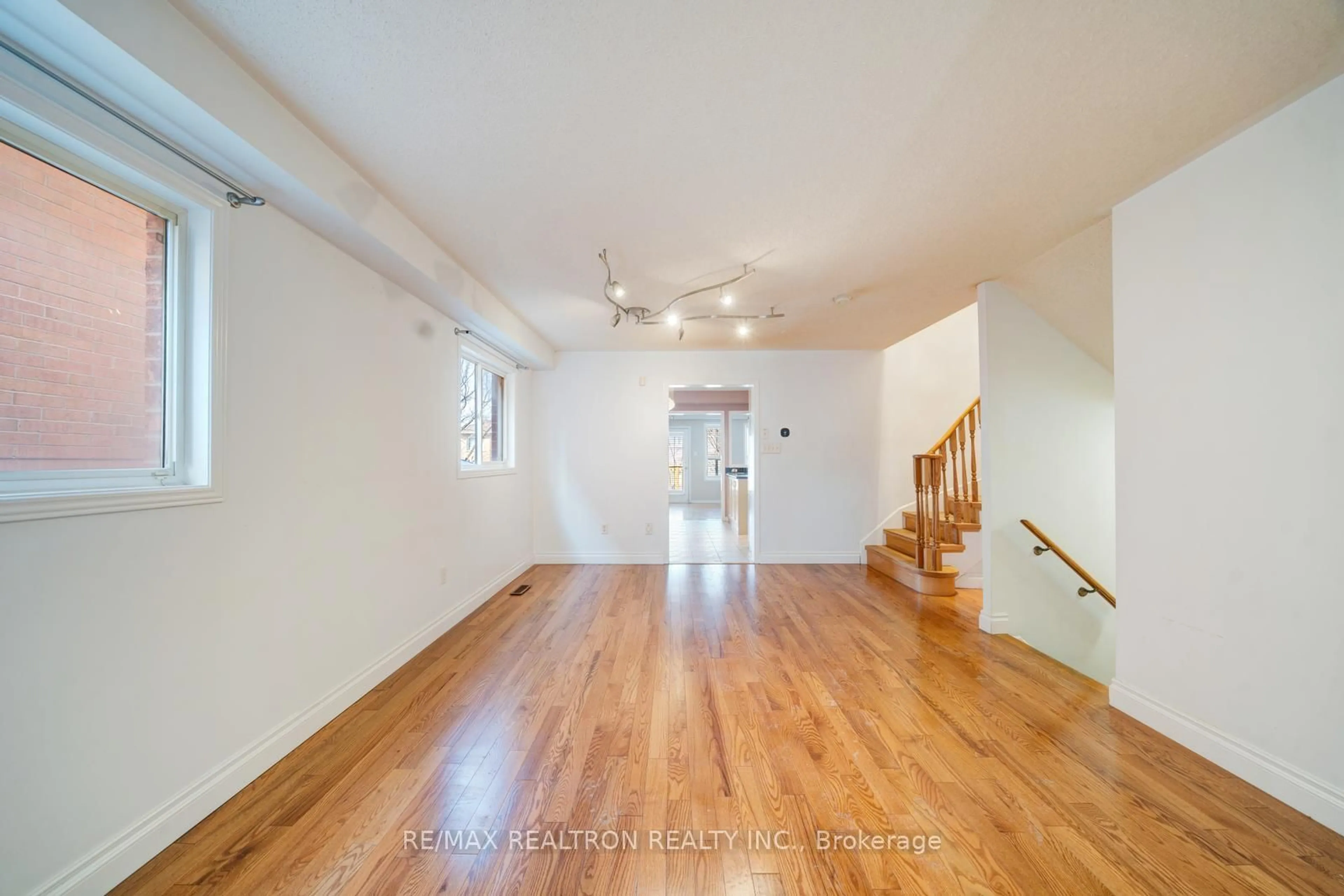 Unknown for 60 Harmony Rd, Vaughan Ontario L4K 5G4