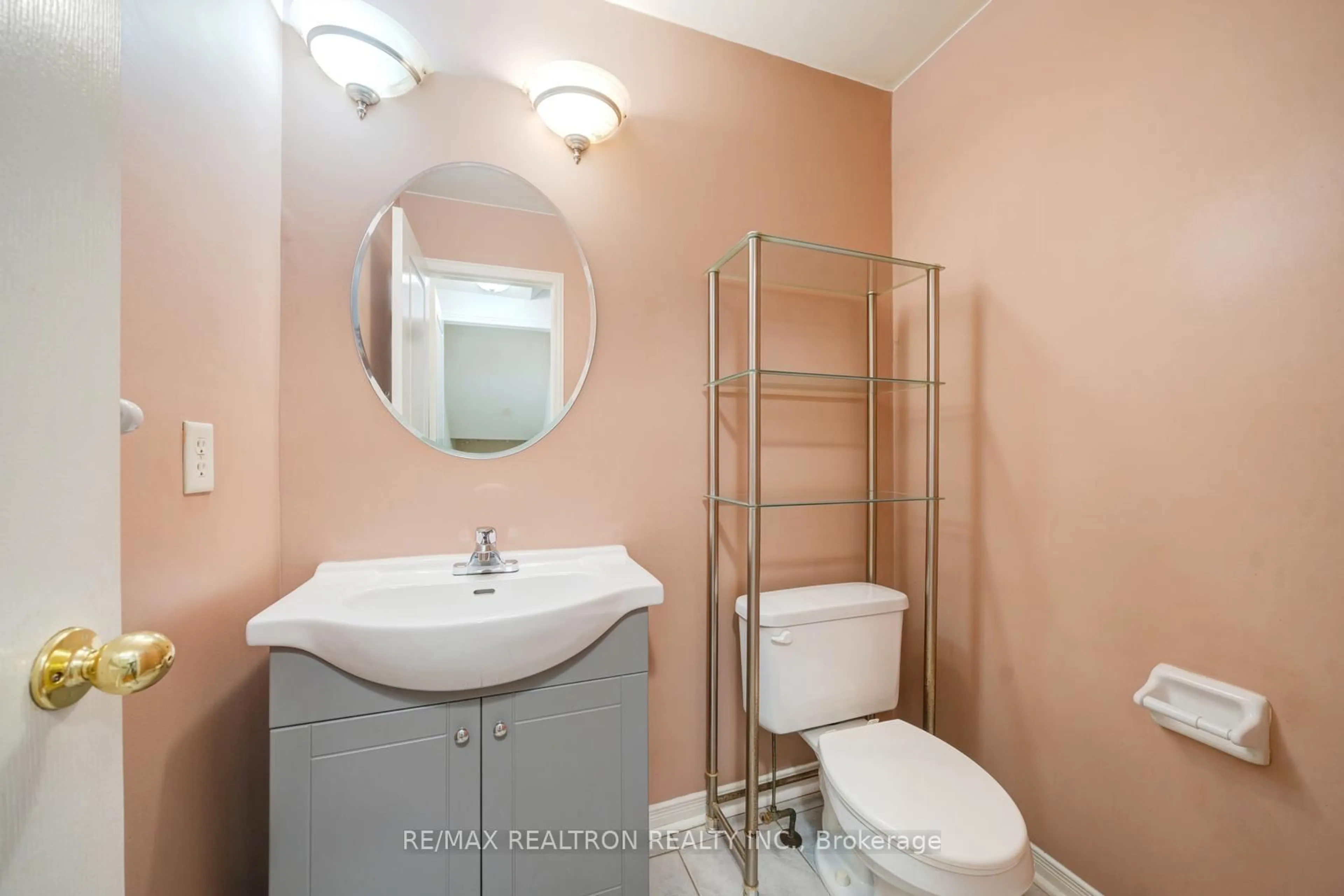 Standard bathroom, ceramic/tile floor for 60 Harmony Rd, Vaughan Ontario L4K 5G4