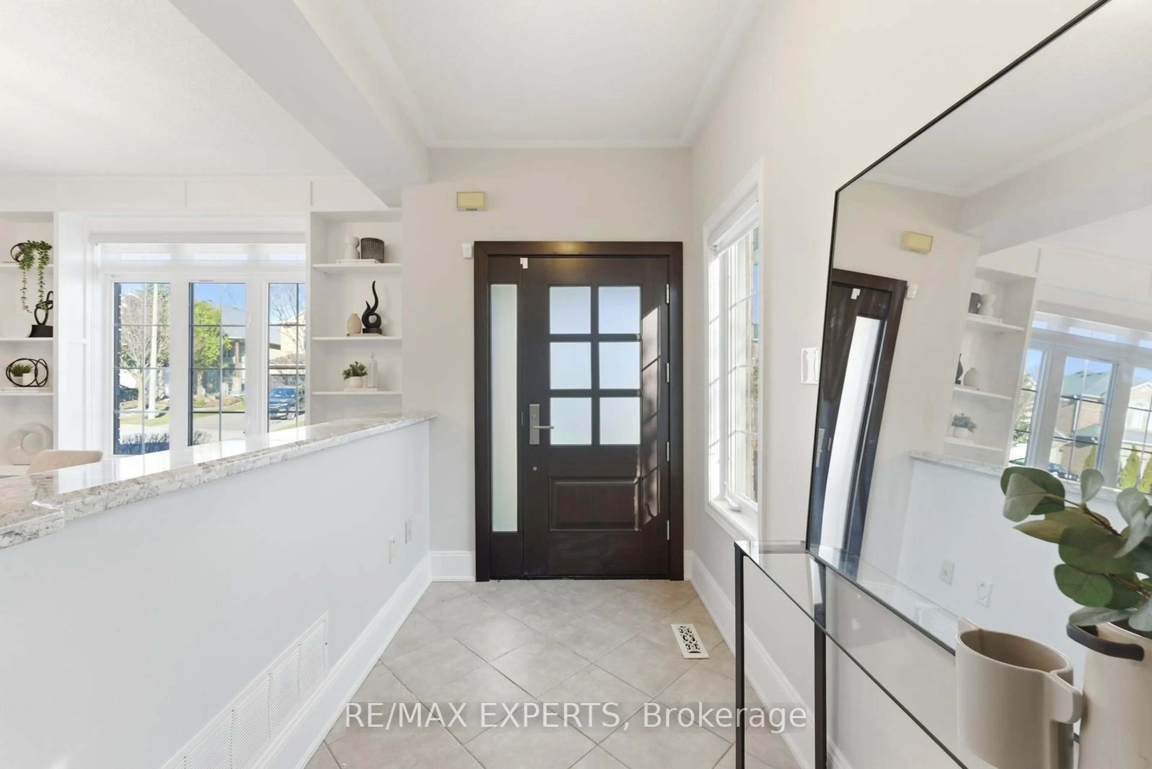 Indoor entryway for 219 Regency View Hts, Vaughan Ontario L6A 3V3