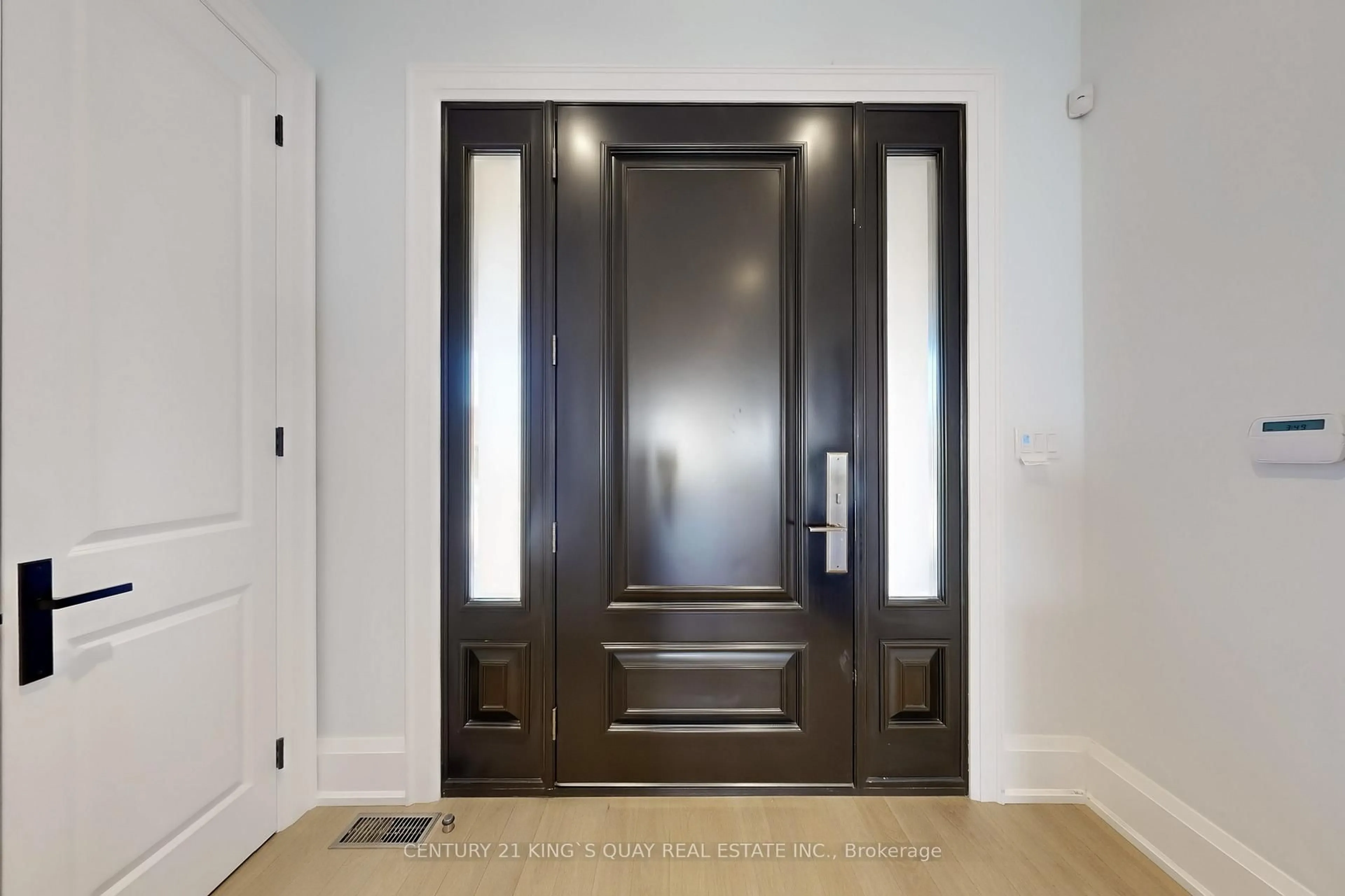 Indoor entryway for 8 Parkway Ave, Markham Ontario L3P 2E8