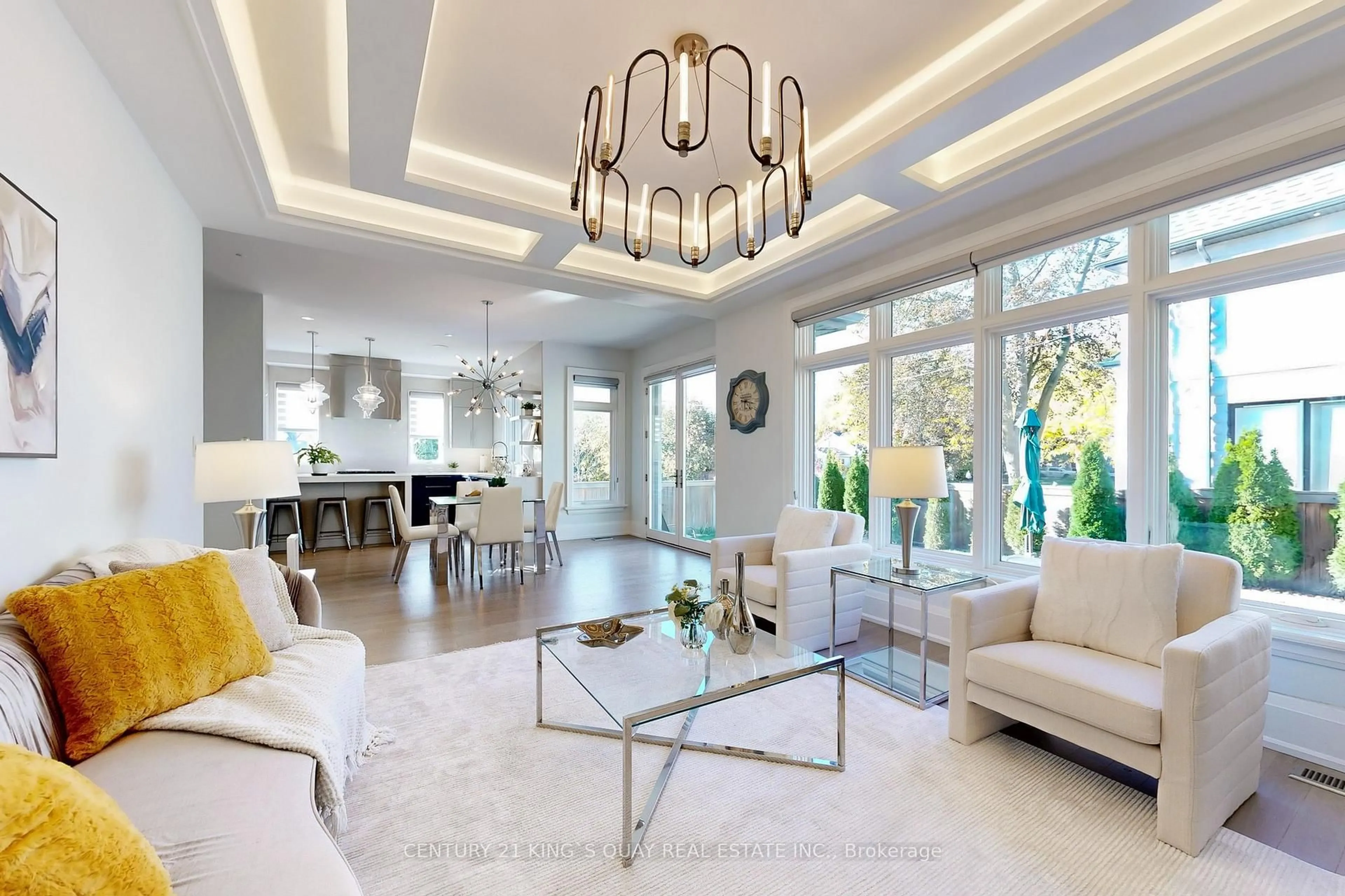 Living room with furniture, ceramic/tile floor for 8 Parkway Ave, Markham Ontario L3P 2E8