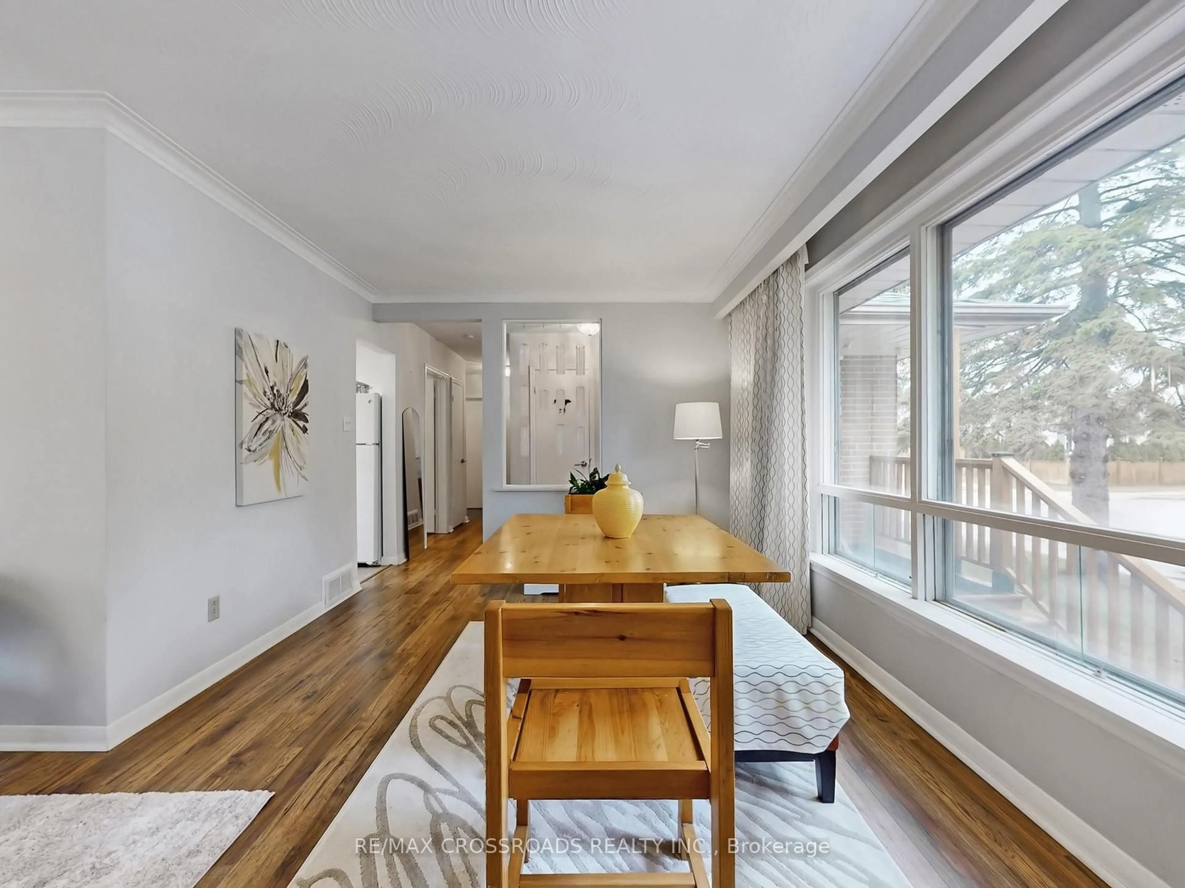 Dining room, wood/laminate floor for 366 Palmer Ave, Richmond Hill Ontario L4C 1P6