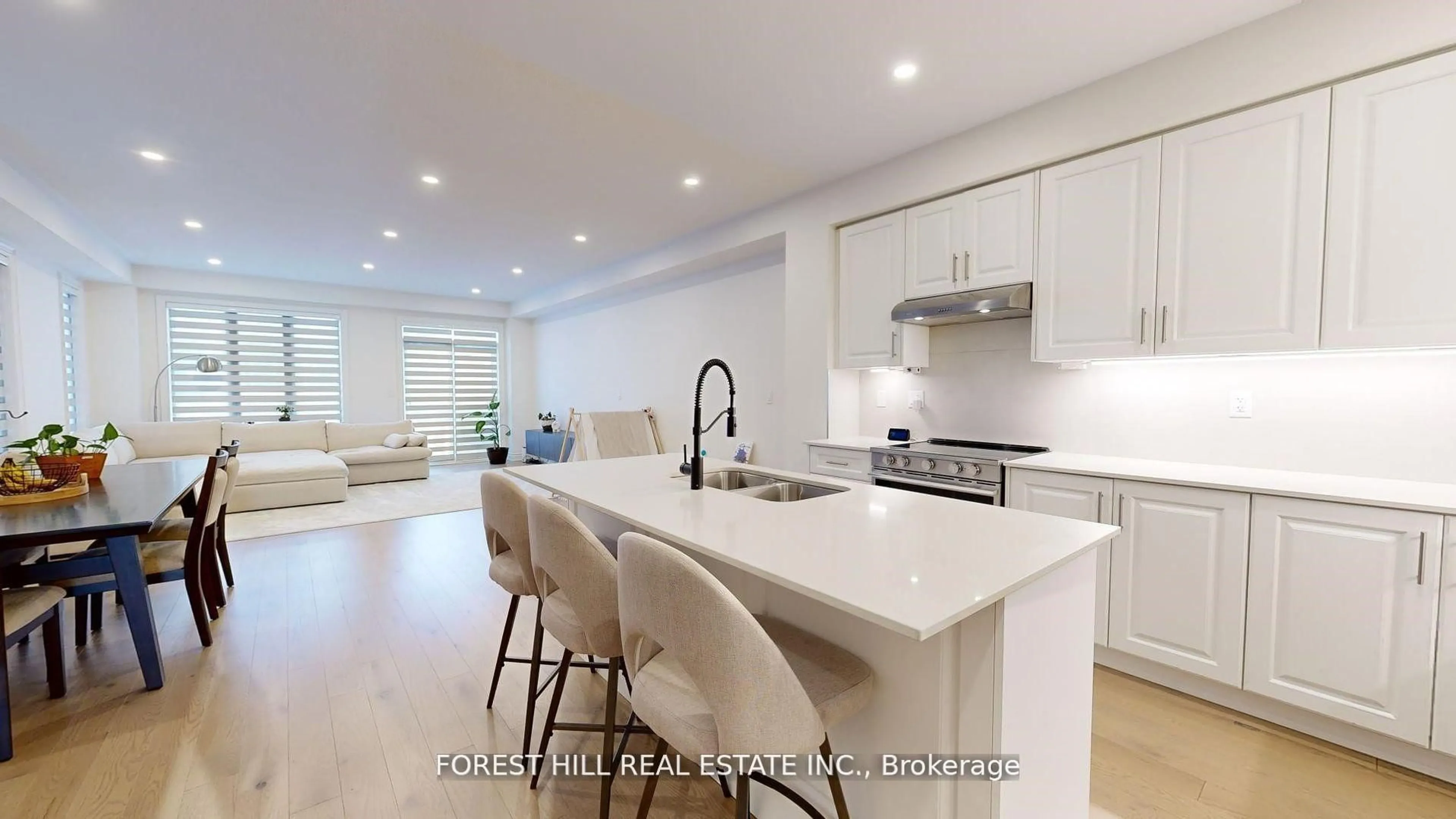 Open concept kitchen, ceramic/tile floor for 54 Montrose Blvd, Bradford West Gwillimbury Ontario L3Z 4P3