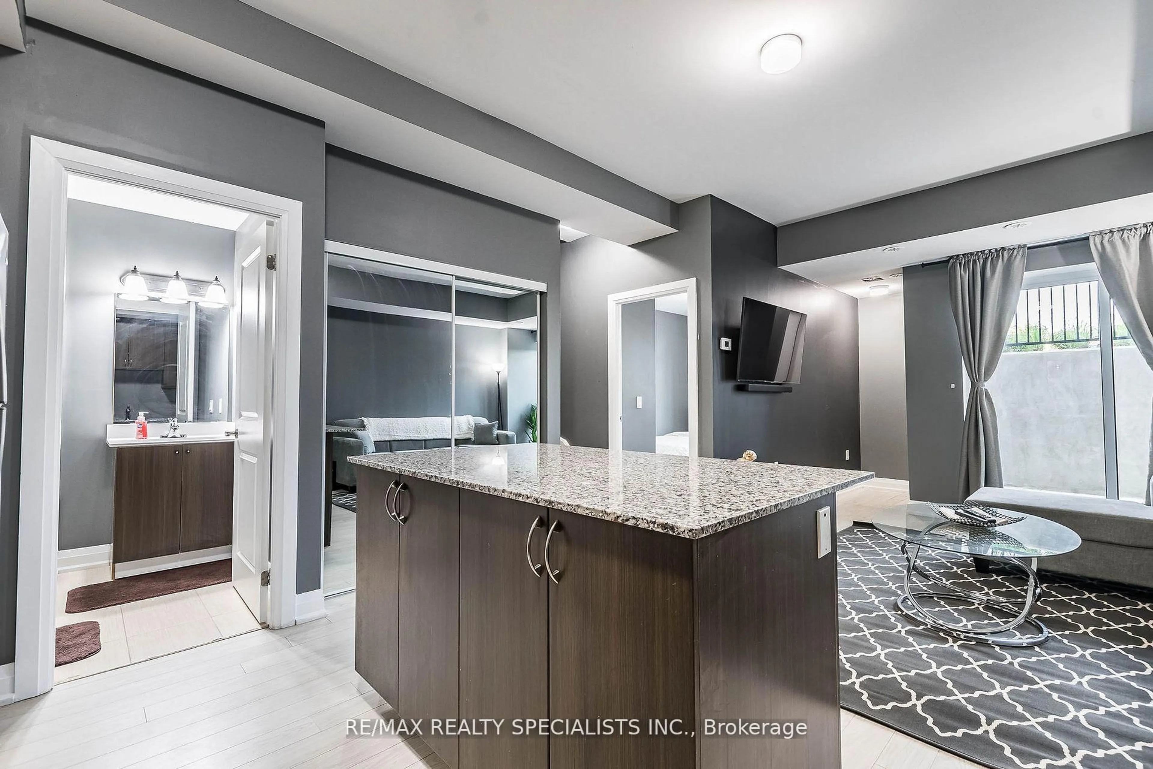 Contemporary bathroom, ceramic/tile floor for 5279 Highway 7 #402 B, Vaughan Ontario L4L 1T4