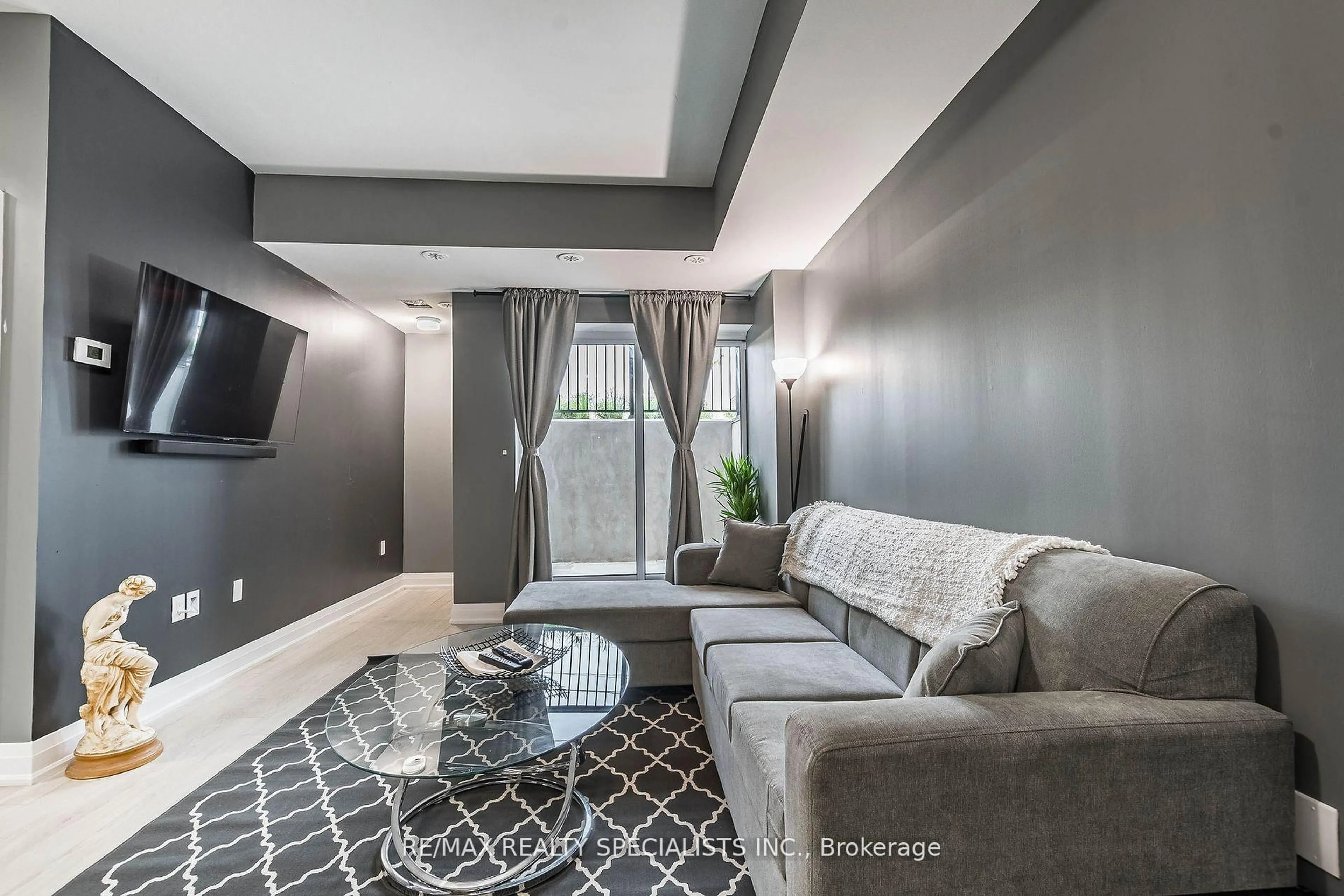 Living room with furniture, unknown for 5279 Highway 7 #402 B, Vaughan Ontario L4L 1T4