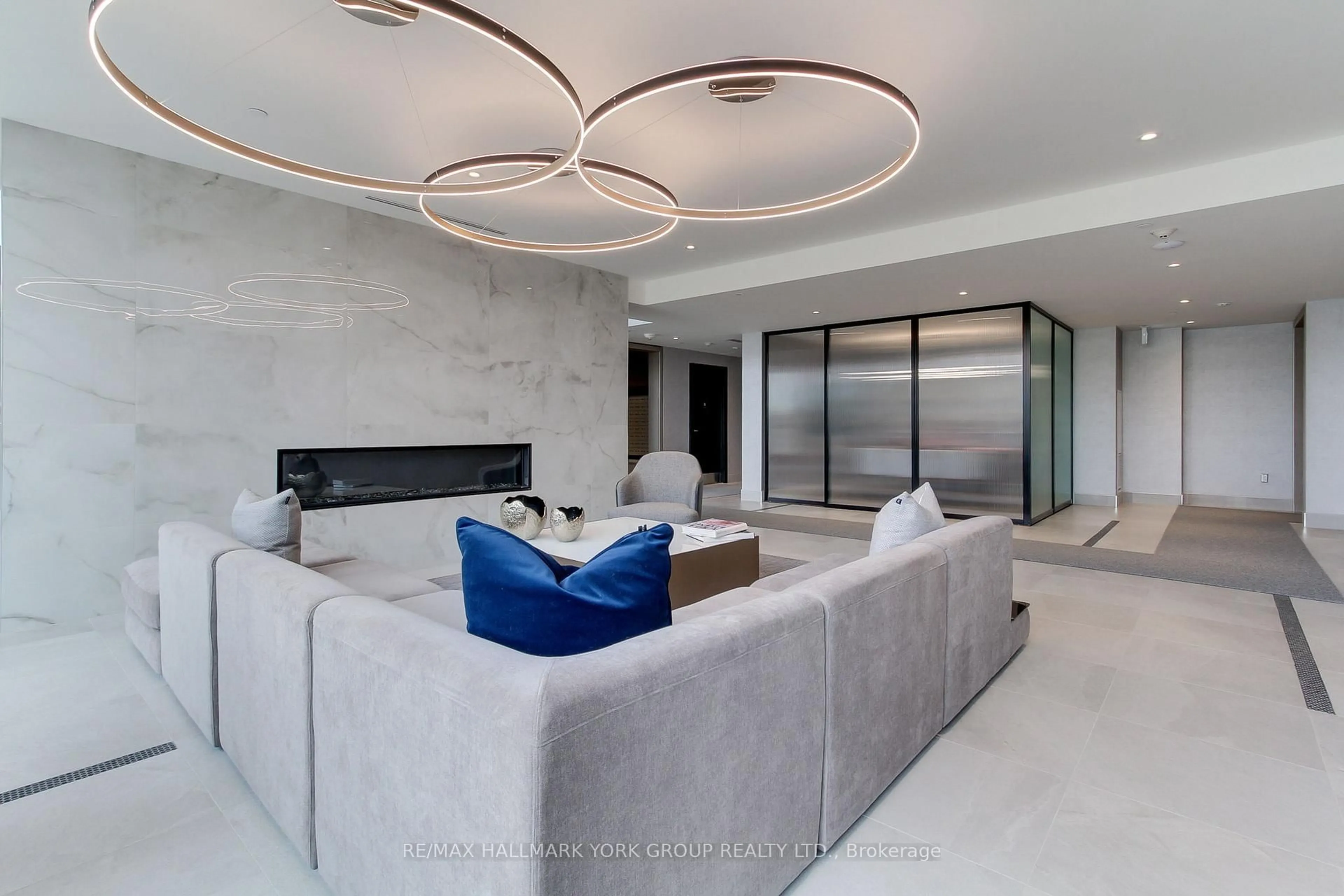 Living room with furniture, unknown for 185 Deerfield Rd #419, Newmarket Ontario L3Y 0G7