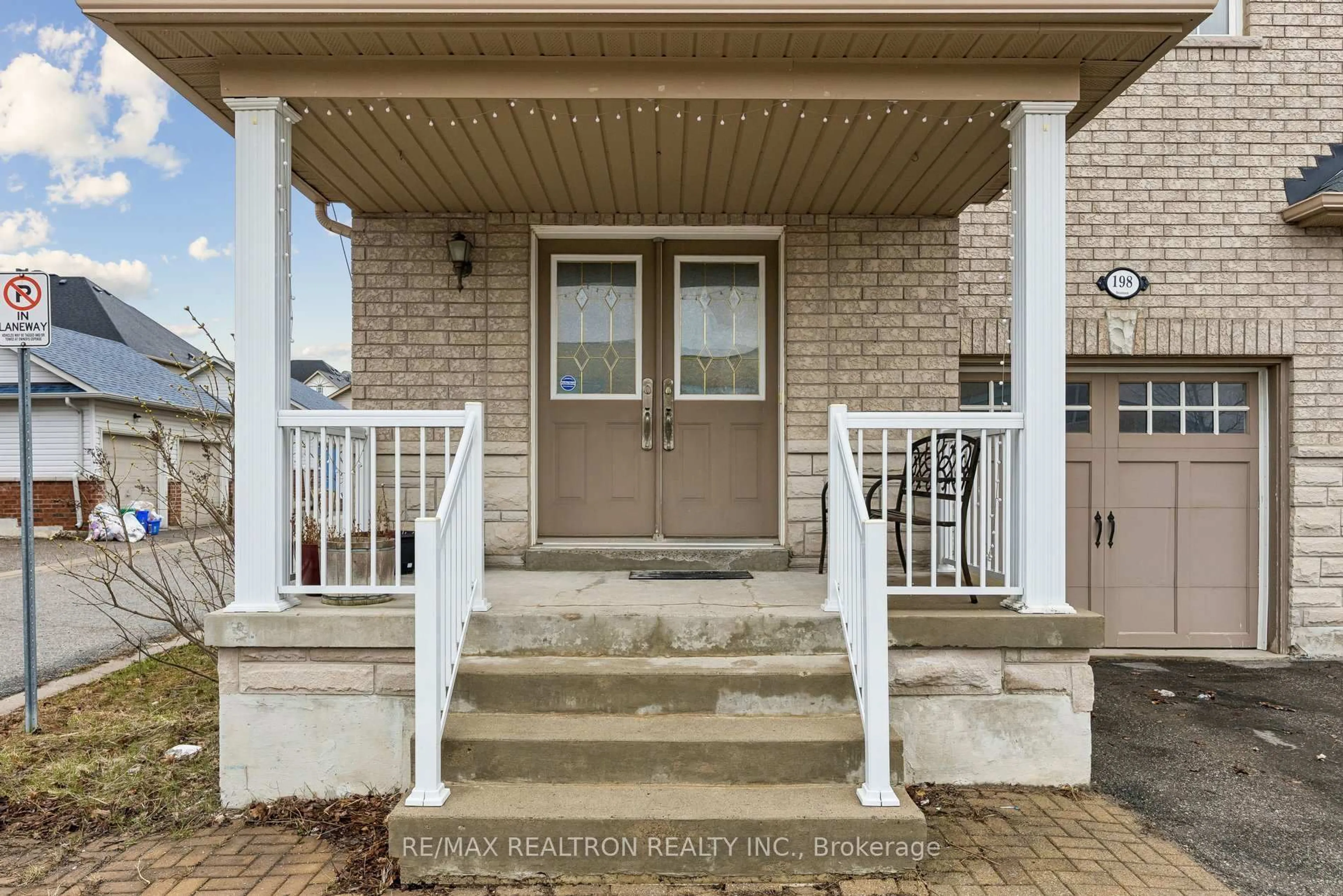 Indoor entryway for 198 Swan Park Rd, Markham Ontario L6E 1X5