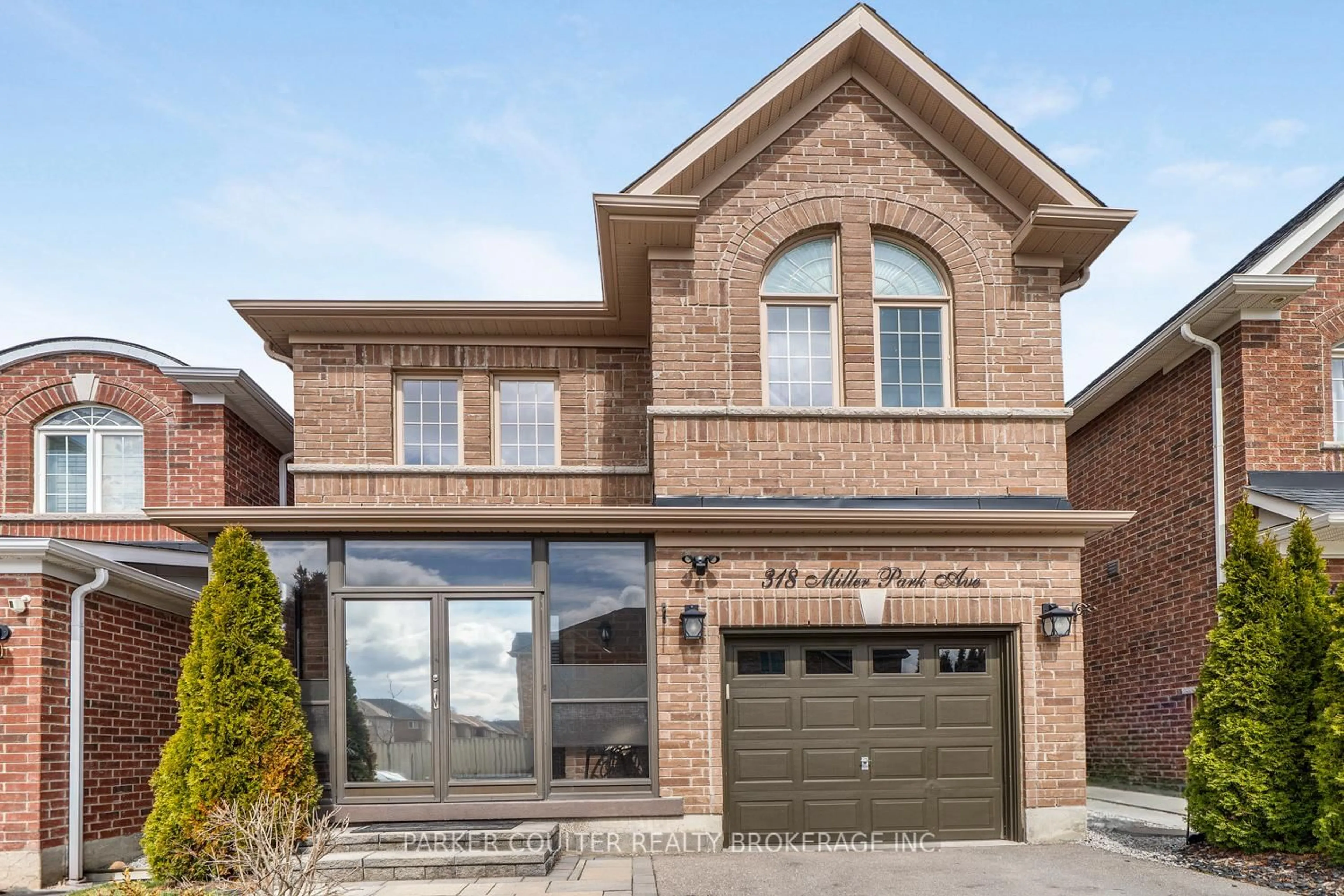 Home with brick exterior material, street for 318 Miller Park Ave, Bradford West Gwillimbury Ontario L3Z 0X8