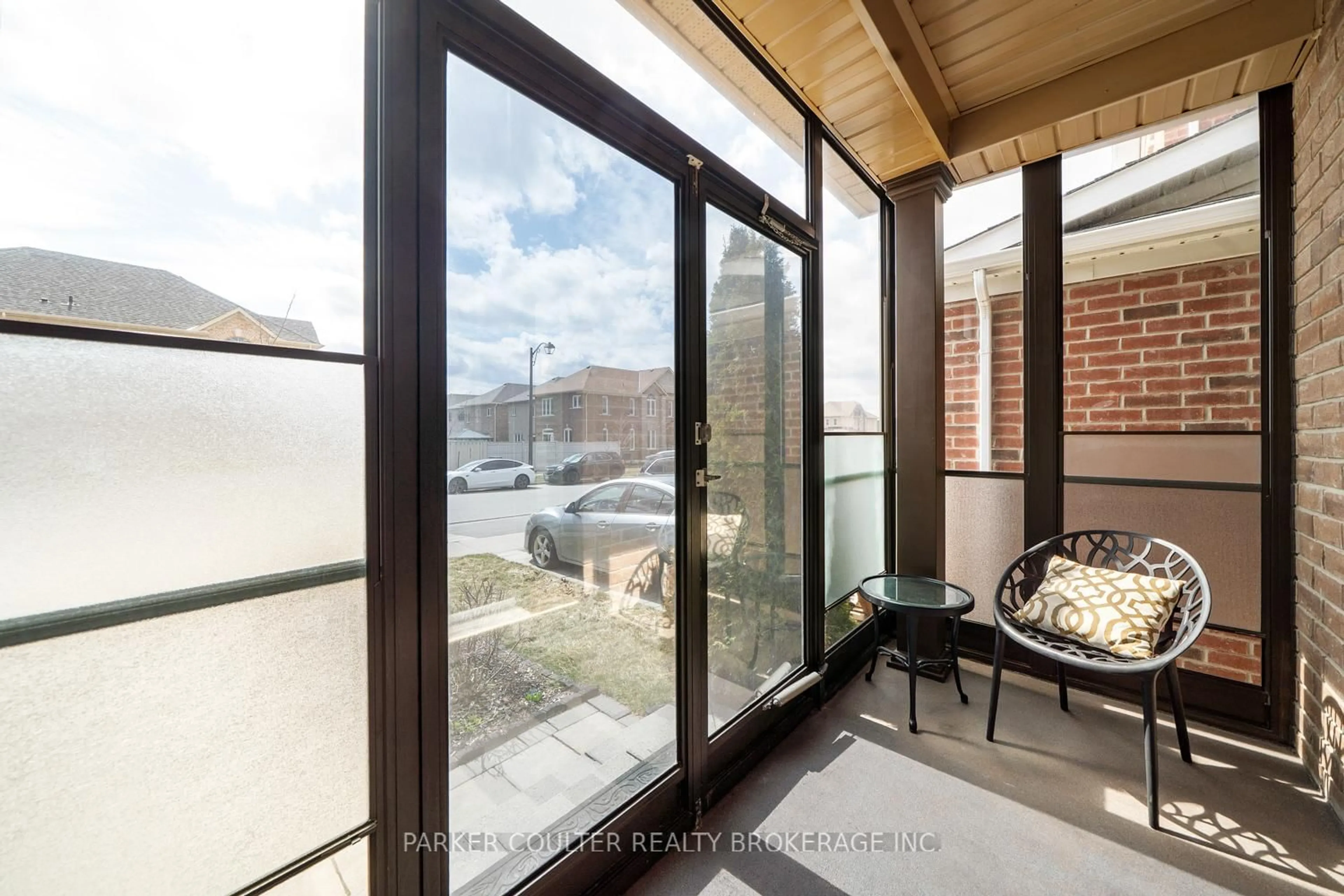 Balcony in the apartment, unknown for 318 Miller Park Ave, Bradford West Gwillimbury Ontario L3Z 0X8