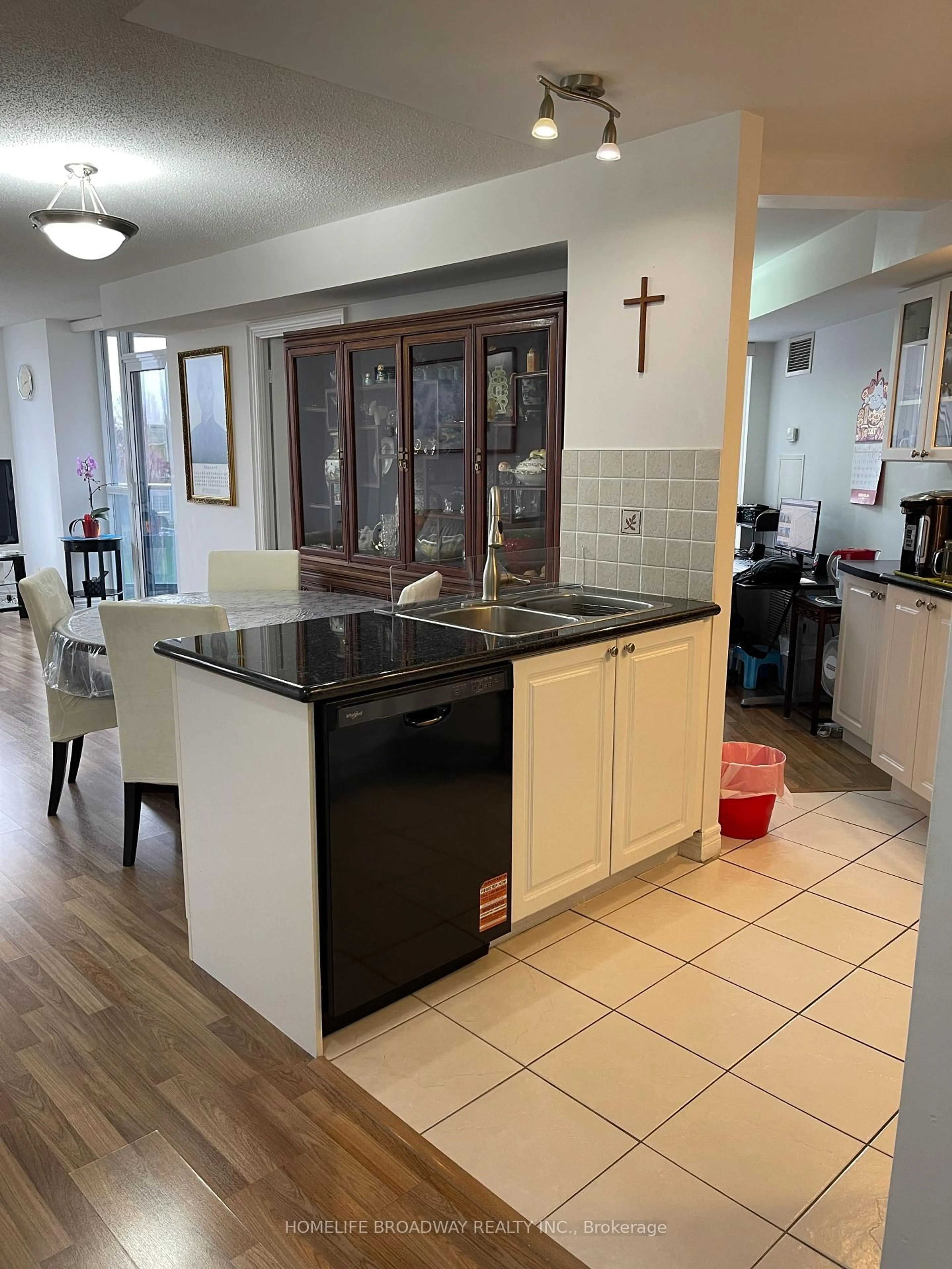 Open concept kitchen, ceramic/tile floor for 33 Cox Blvd #713, Markham Ontario L3R 8A6