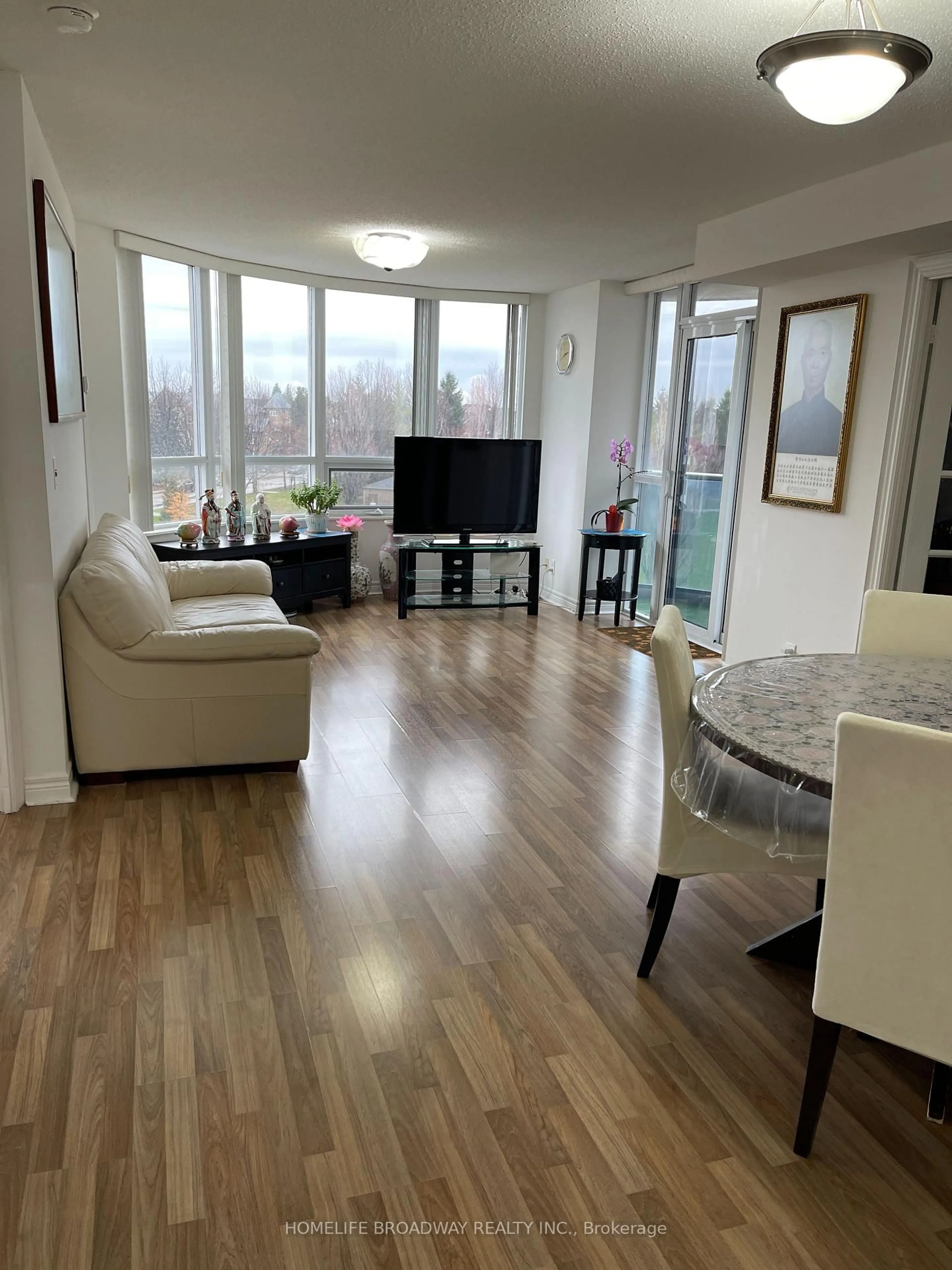 Living room with furniture, wood/laminate floor for 33 Cox Blvd #713, Markham Ontario L3R 8A6