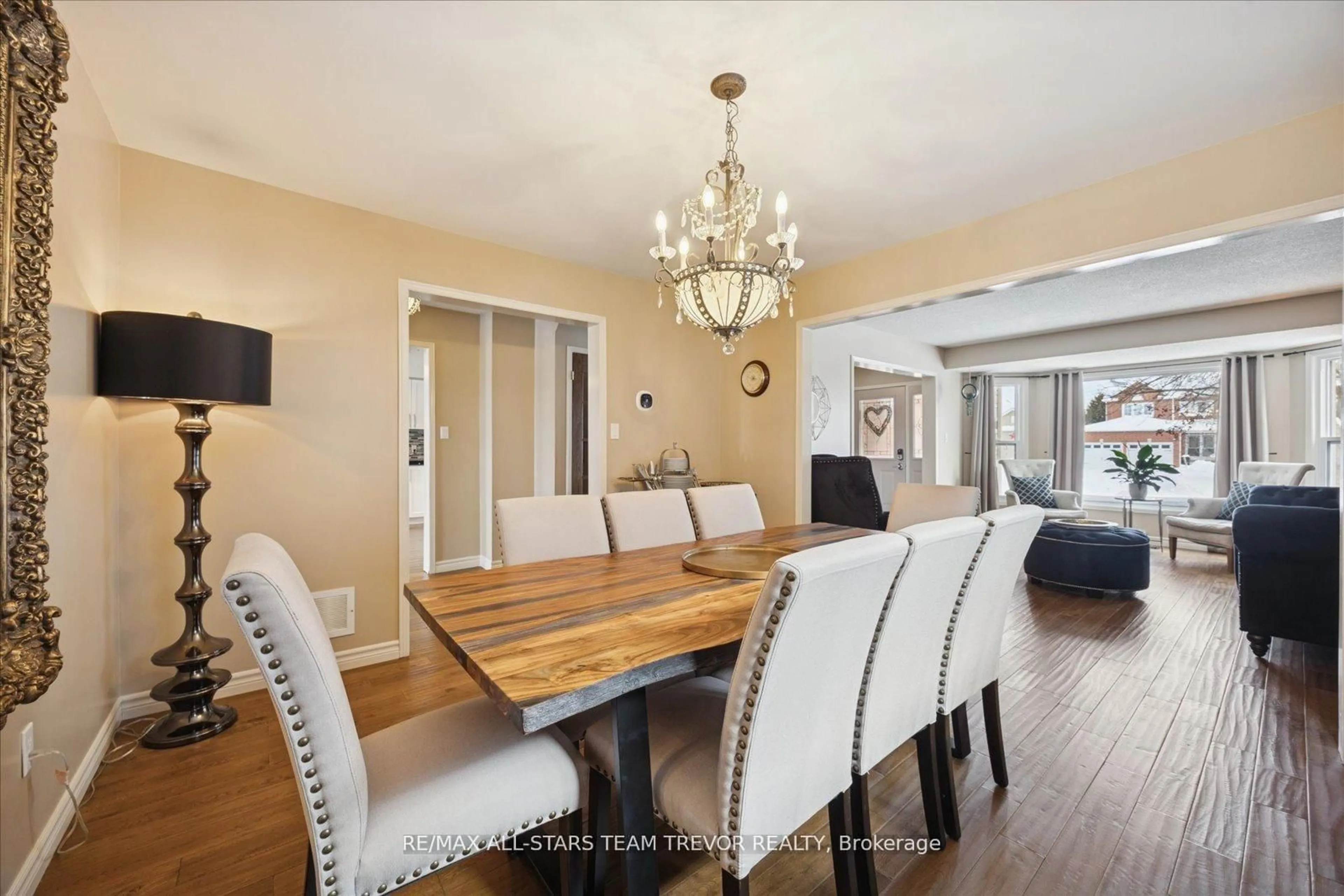 Dining room, wood/laminate floor for 22 Chartwell Cres, Georgina Ontario L4P 3N8