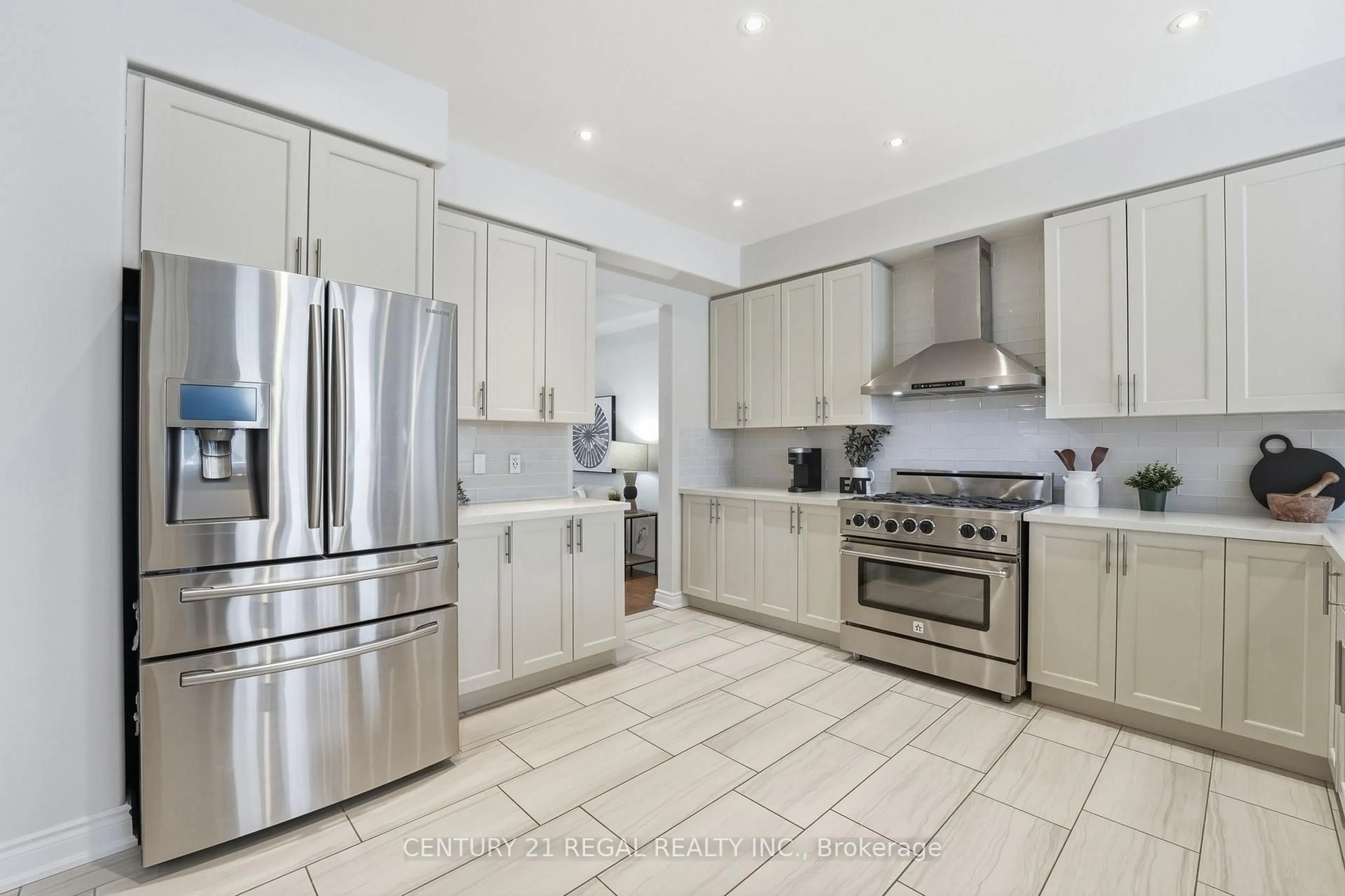 Unknown for 28 Tim Jacobs Dr, Georgina Ontario L4P 0G5