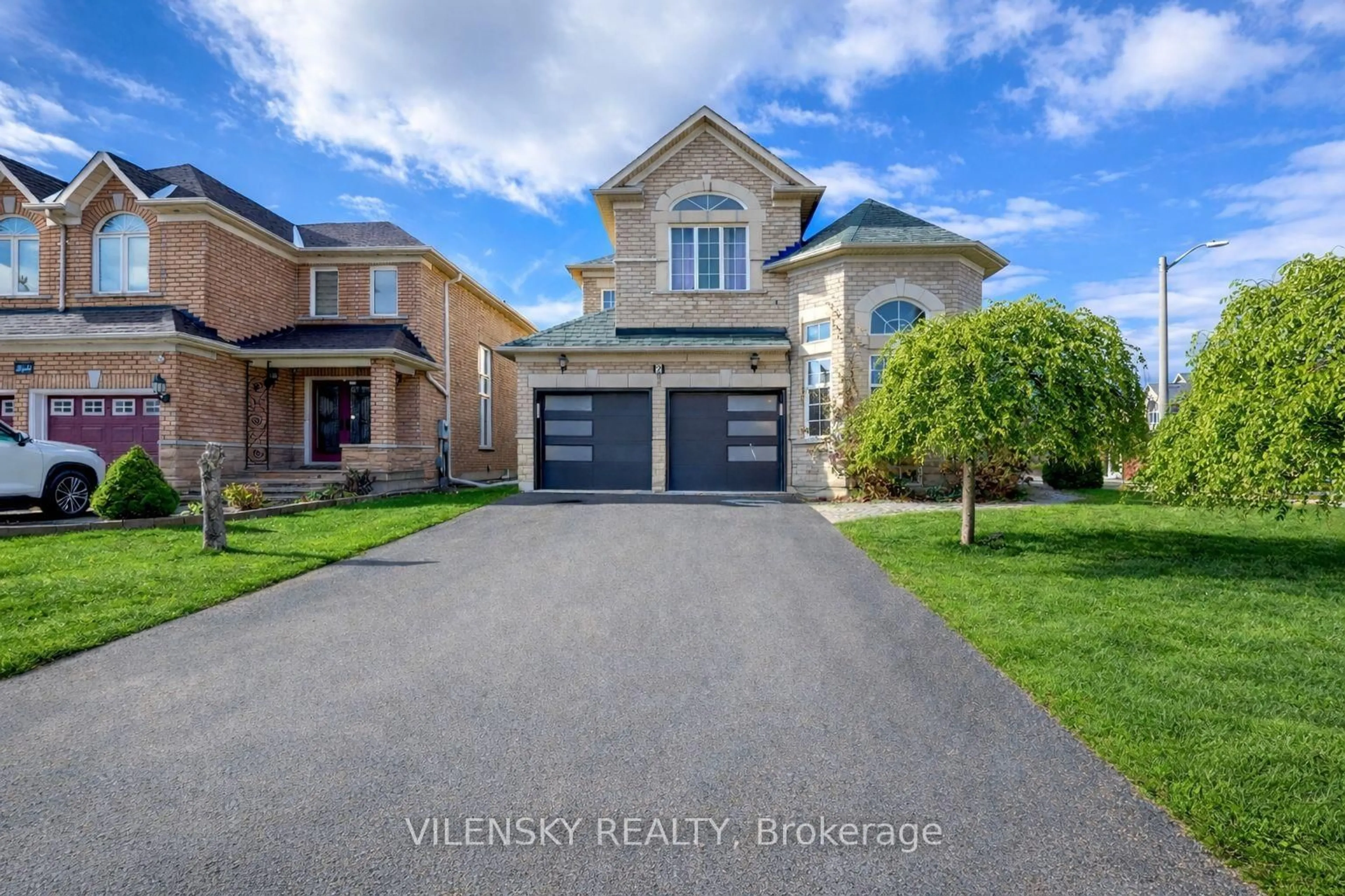 A pic from outside/outdoor area/front of a property/back of a property/a pic from drone, street for 2 Eminence Rd, Vaughan Ontario L4K 5G2