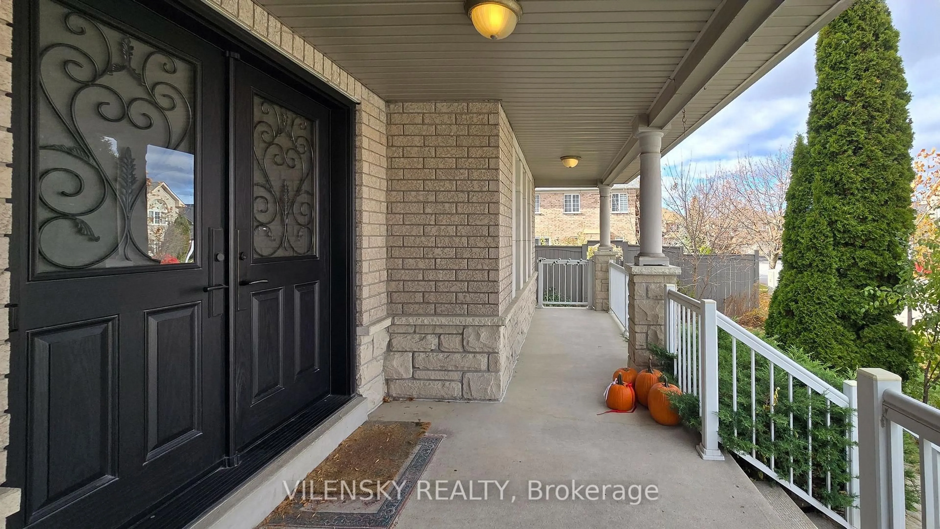 Indoor entryway for 2 Eminence Rd, Vaughan Ontario L4K 5G2