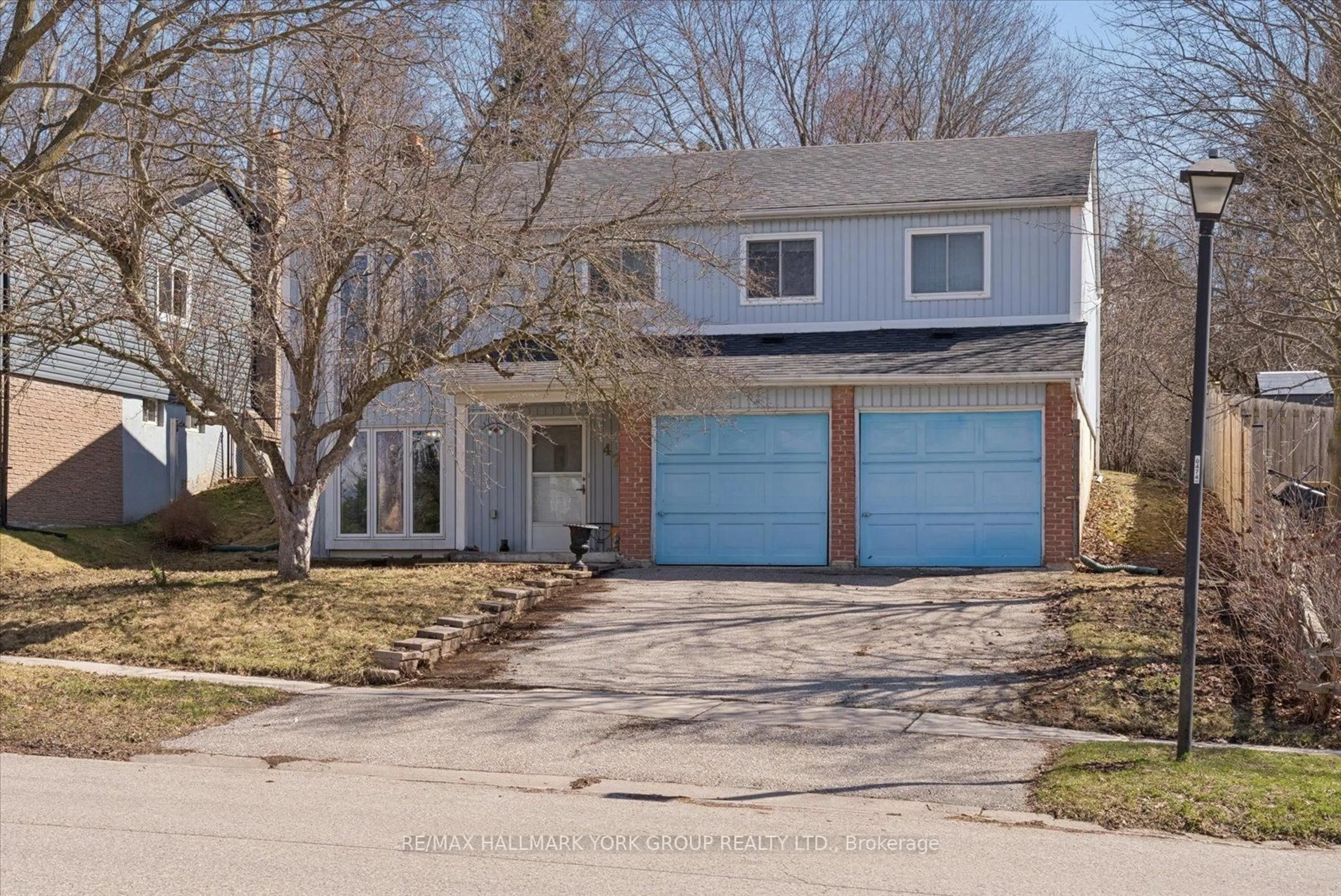 Home with vinyl exterior material, street for 47 Holland River Blvd, East Gwillimbury Ontario L9N 1C4