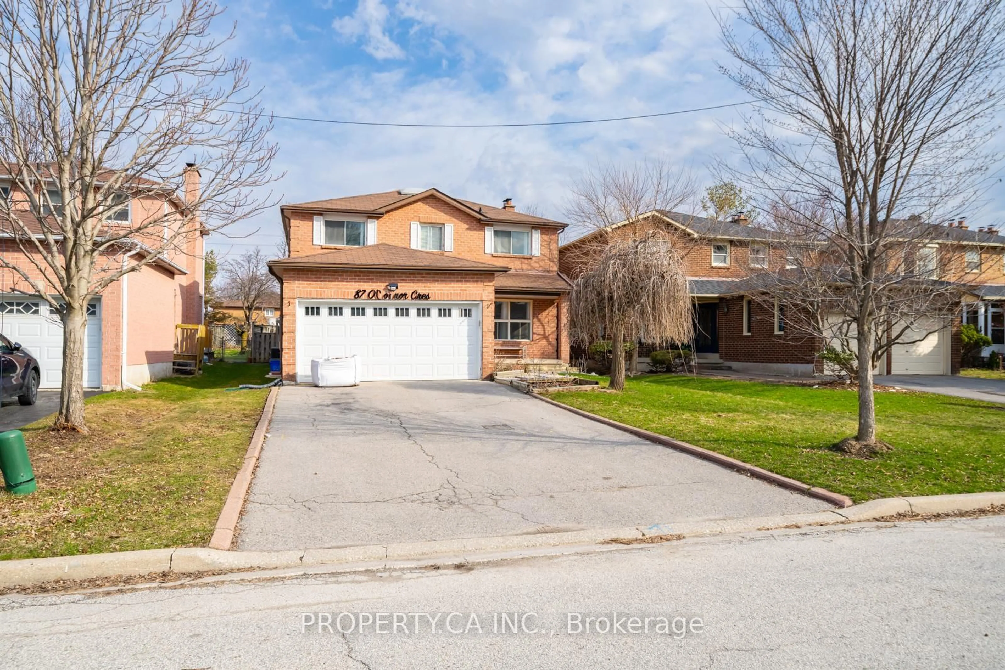 A pic from outside/outdoor area/front of a property/back of a property/a pic from drone, street for 87 O'Connor Cres, Richmond Hill Ontario L4C 7N9