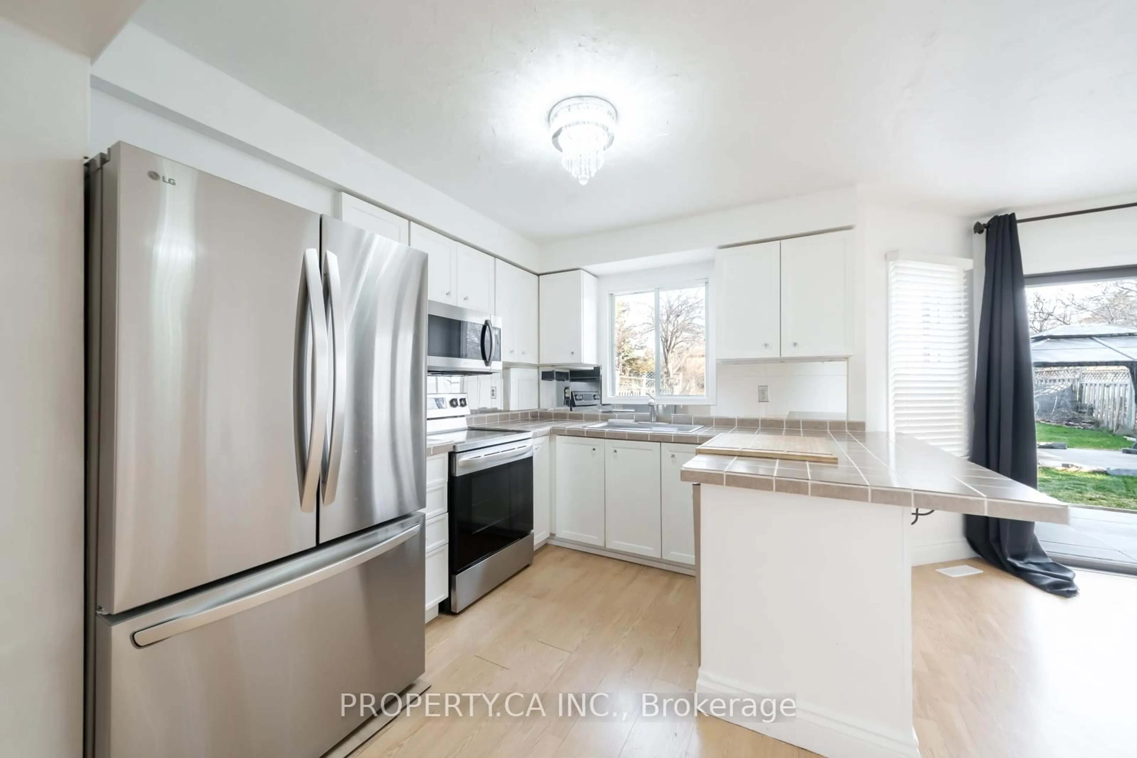 Open concept kitchen, unknown for 87 O'Connor Cres, Richmond Hill Ontario L4C 7N9