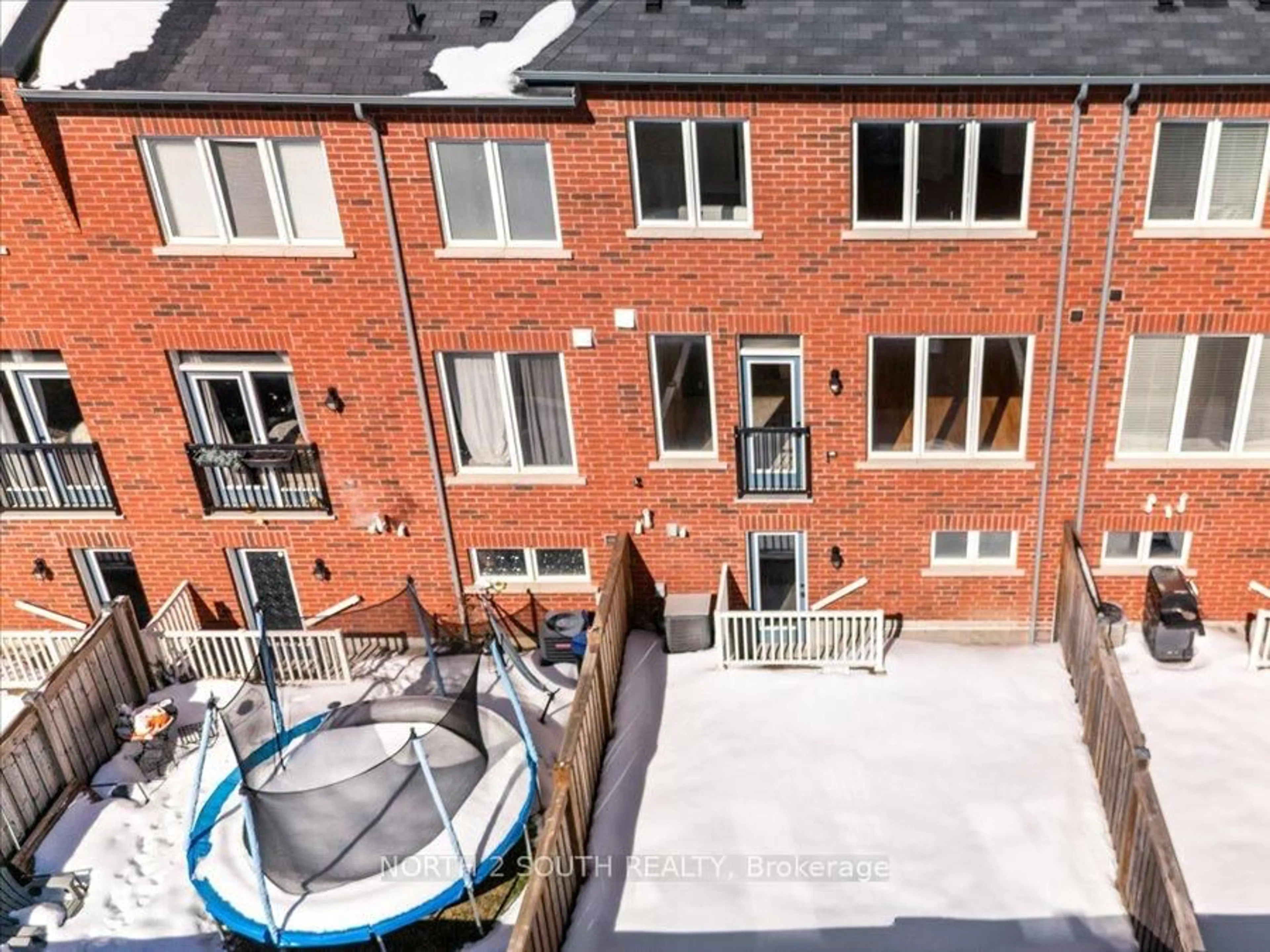 A pic from outside/outdoor area/front of a property/back of a property/a pic from drone, city buildings view from balcony for 15 Gower Dr, Aurora Ontario L4G 0V9