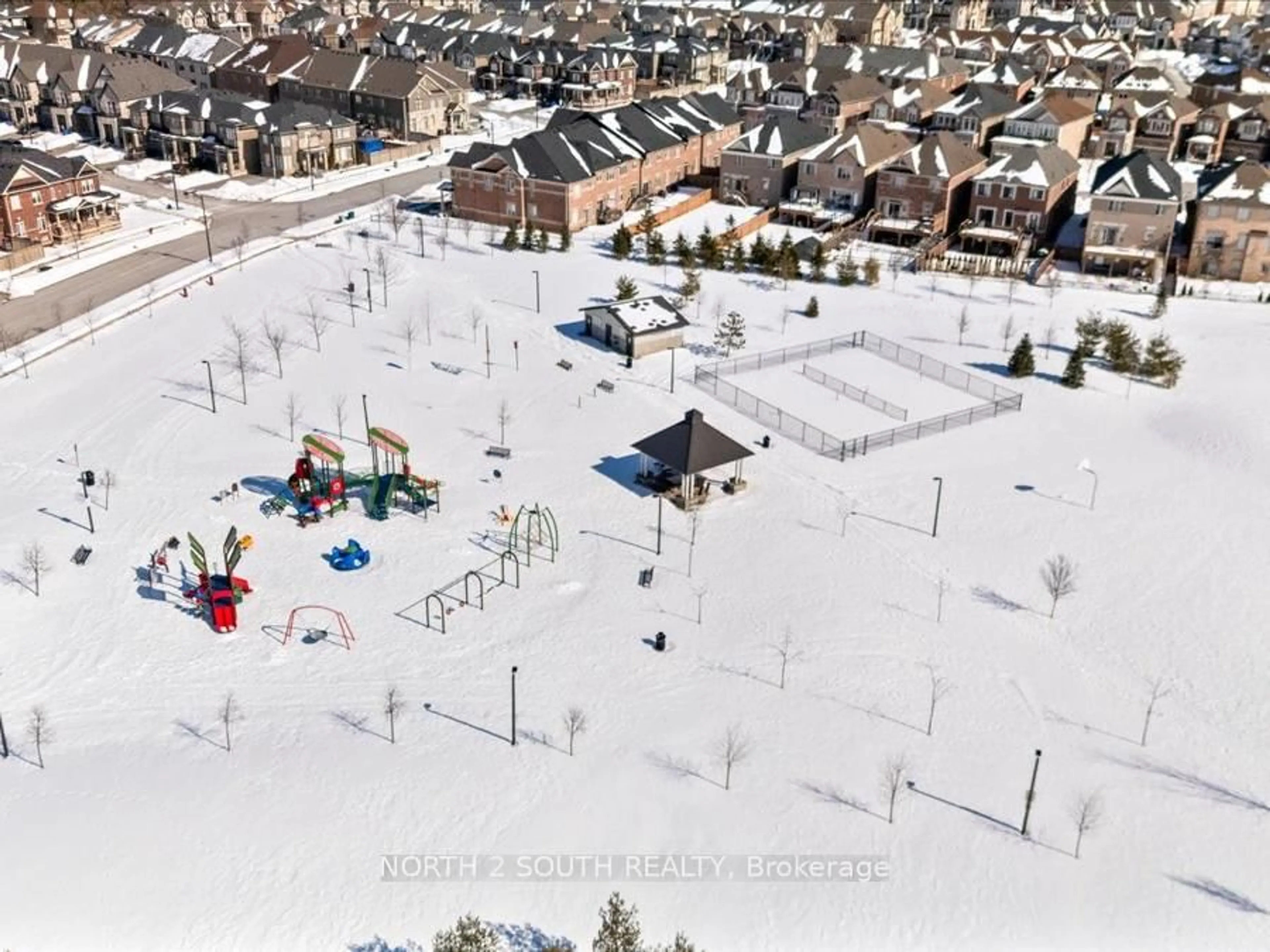 A pic from outside/outdoor area/front of a property/back of a property/a pic from drone, street for 15 Gower Dr, Aurora Ontario L4G 0V9