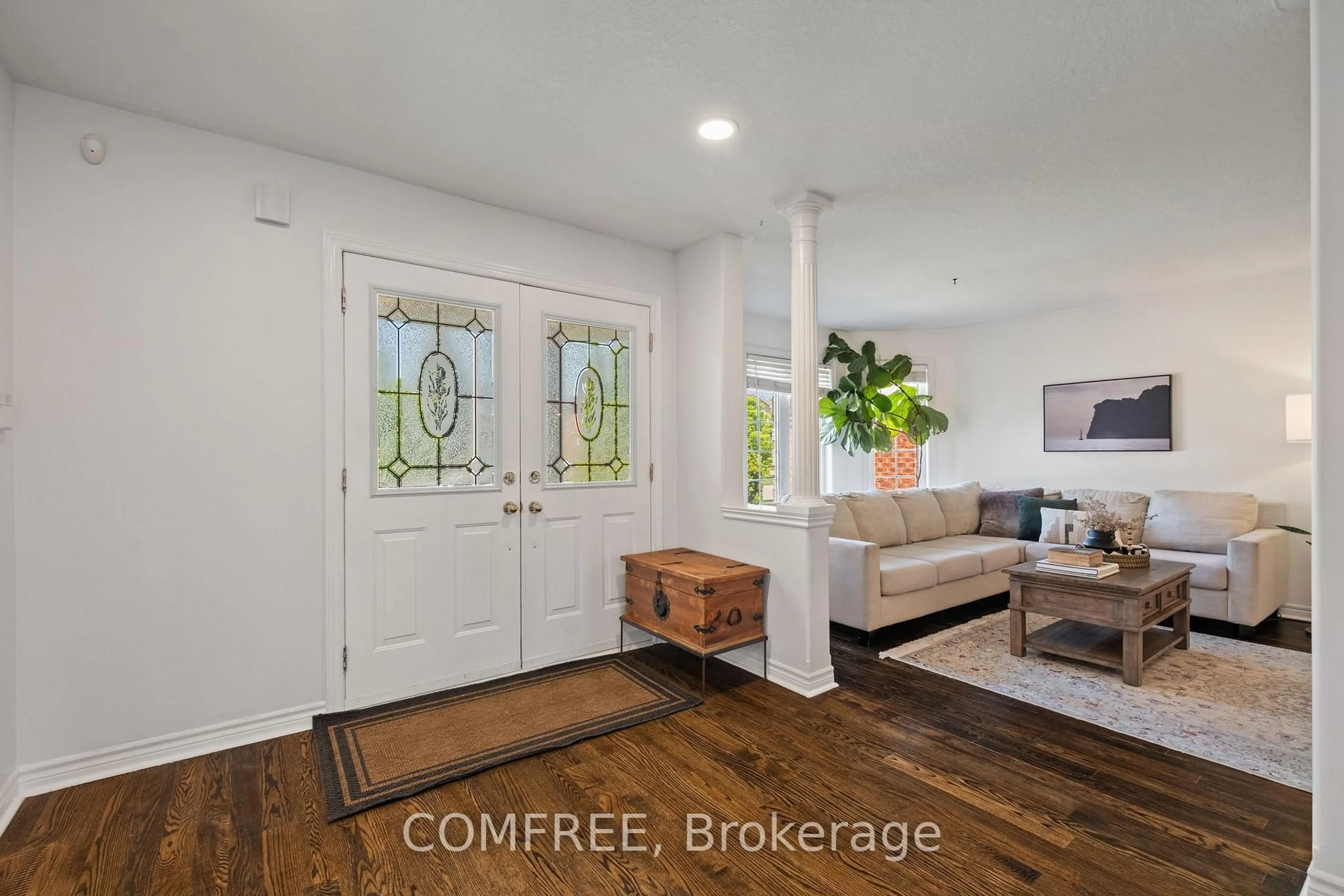 Indoor entryway for 31 Metcalfe Dr, Bradford West Gwillimbury Ontario L3Z 3C8