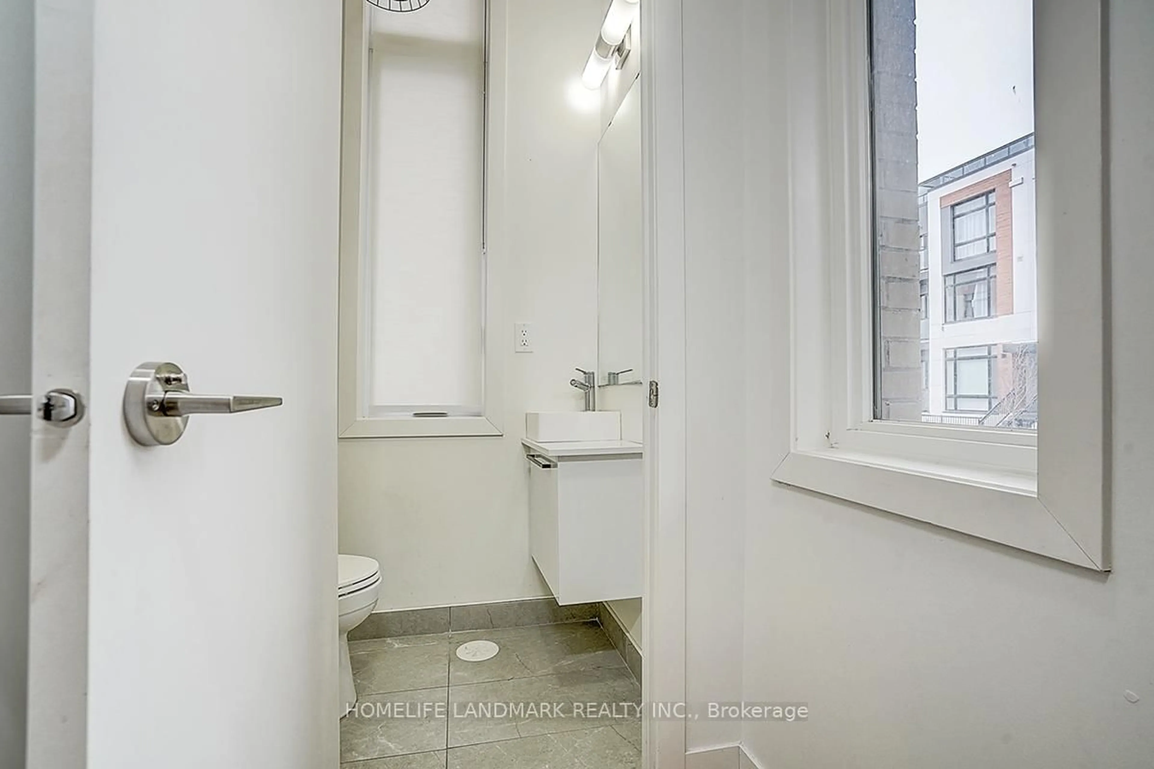 Standard bathroom, floor is not visible for 9 Steckley Lane #501, Richmond Hill Ontario L4S 0N1