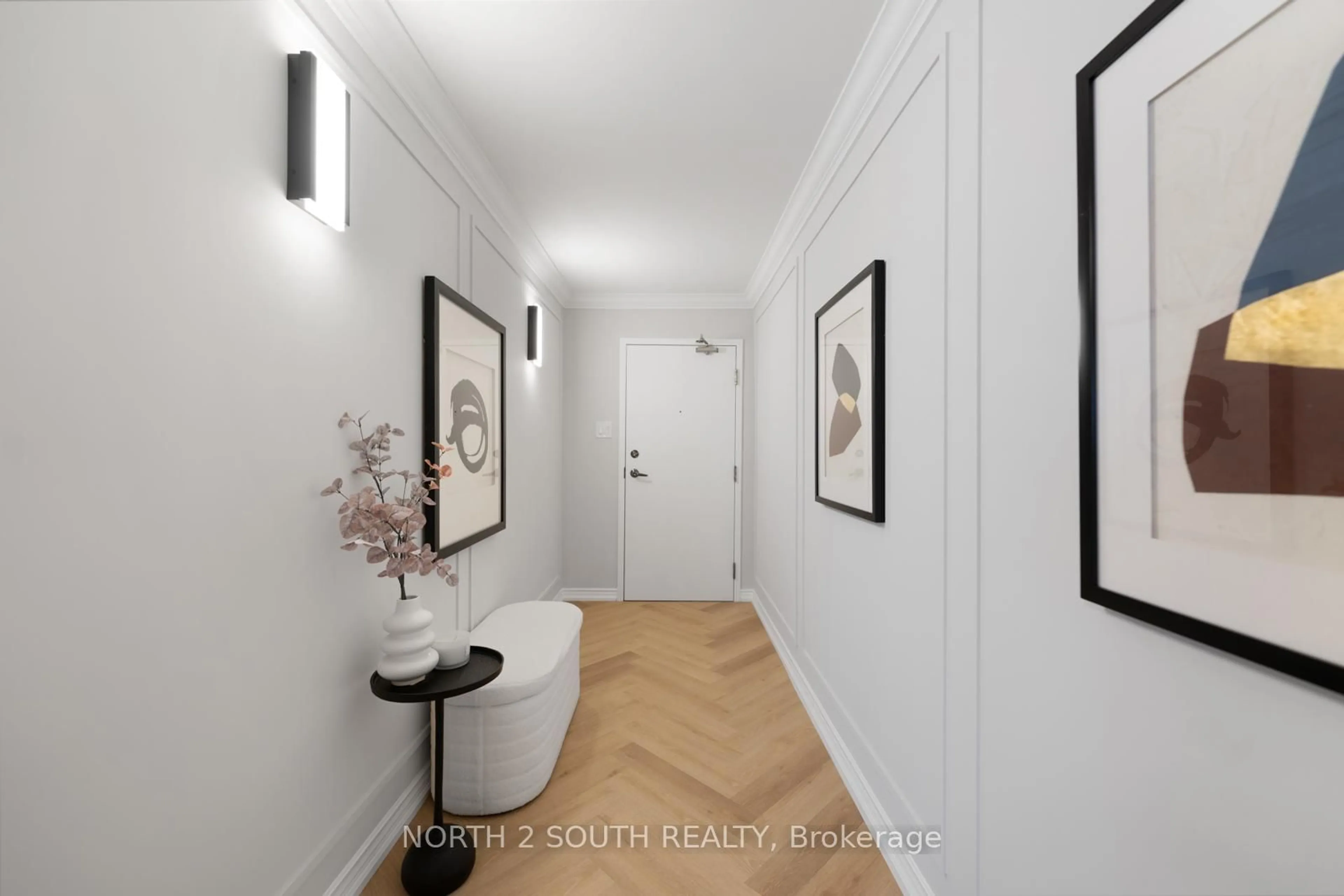 Indoor entryway for 7 Townsgate Dr #304, Vaughan Ontario L4J 7Z9