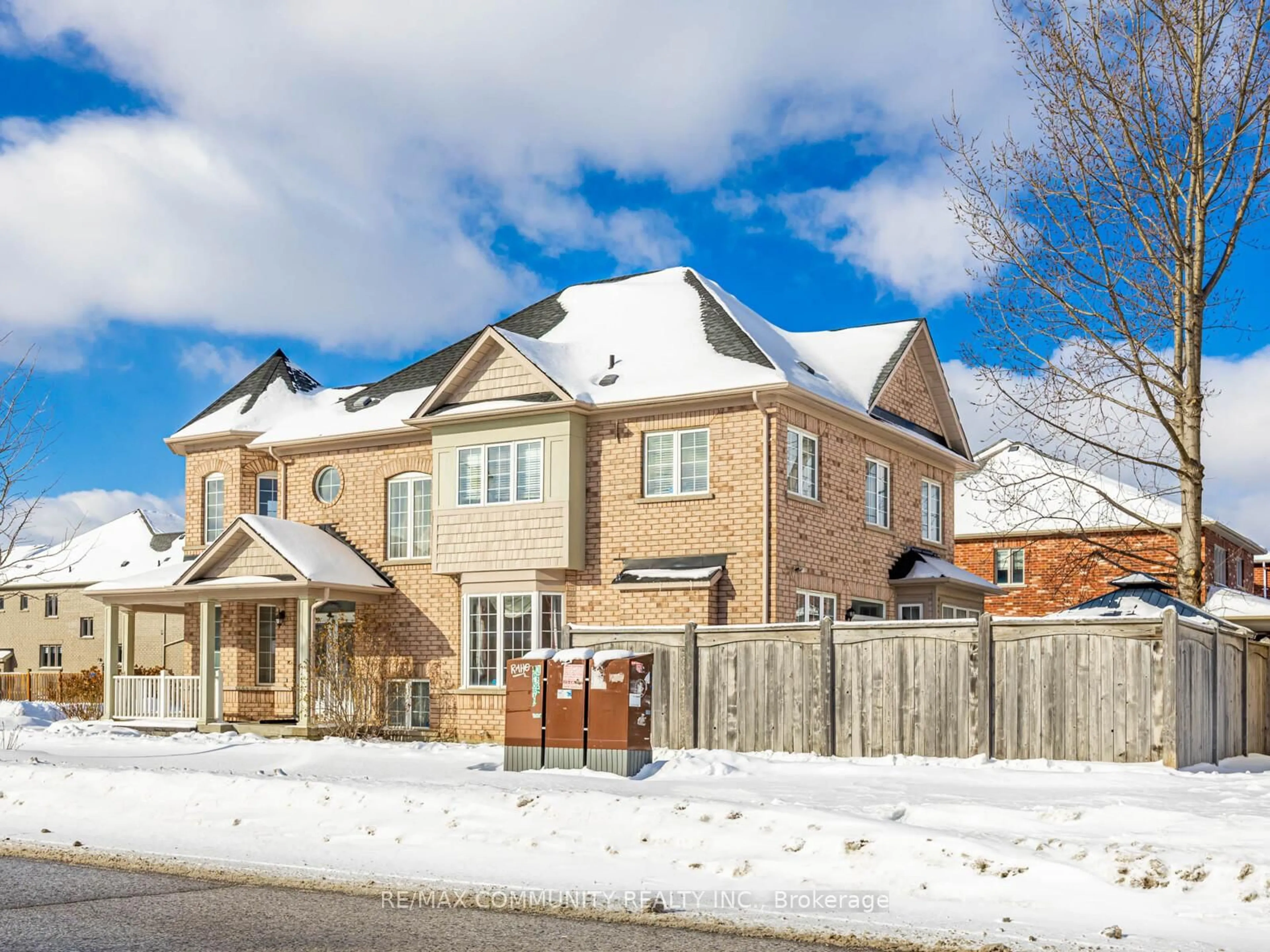 Home with brick exterior material, street for 2 John Davis Gate, Whitchurch-Stouffville Ontario L4A 0B6
