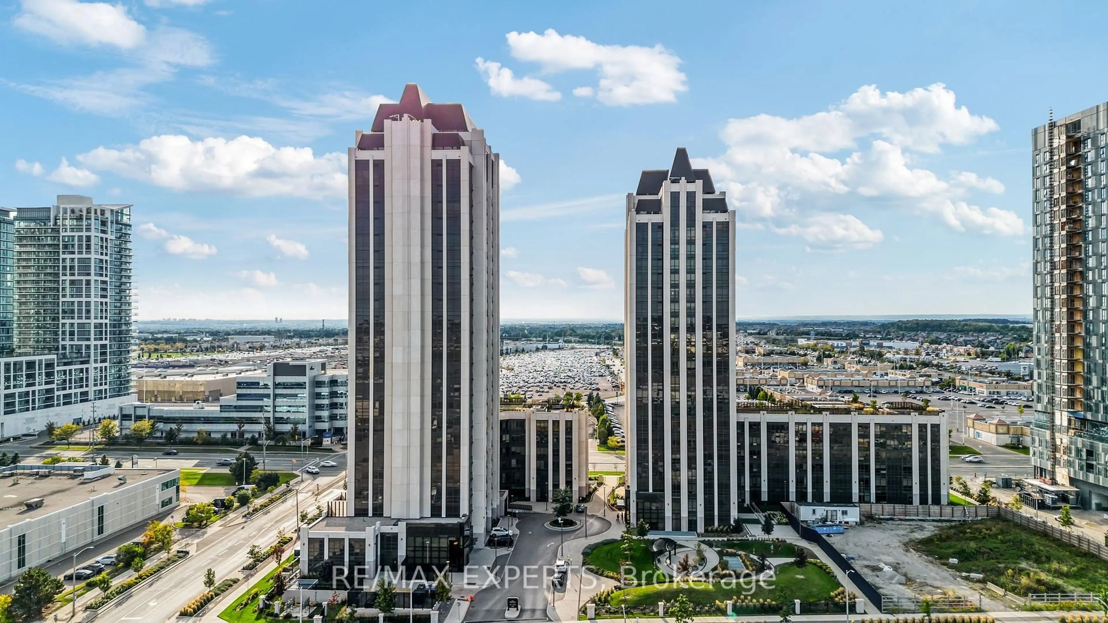 A pic from outside/outdoor area/front of a property/back of a property/a pic from drone, city buildings view from balcony for 9085 Jane St #702, Vaughan Ontario L4K 0L8
