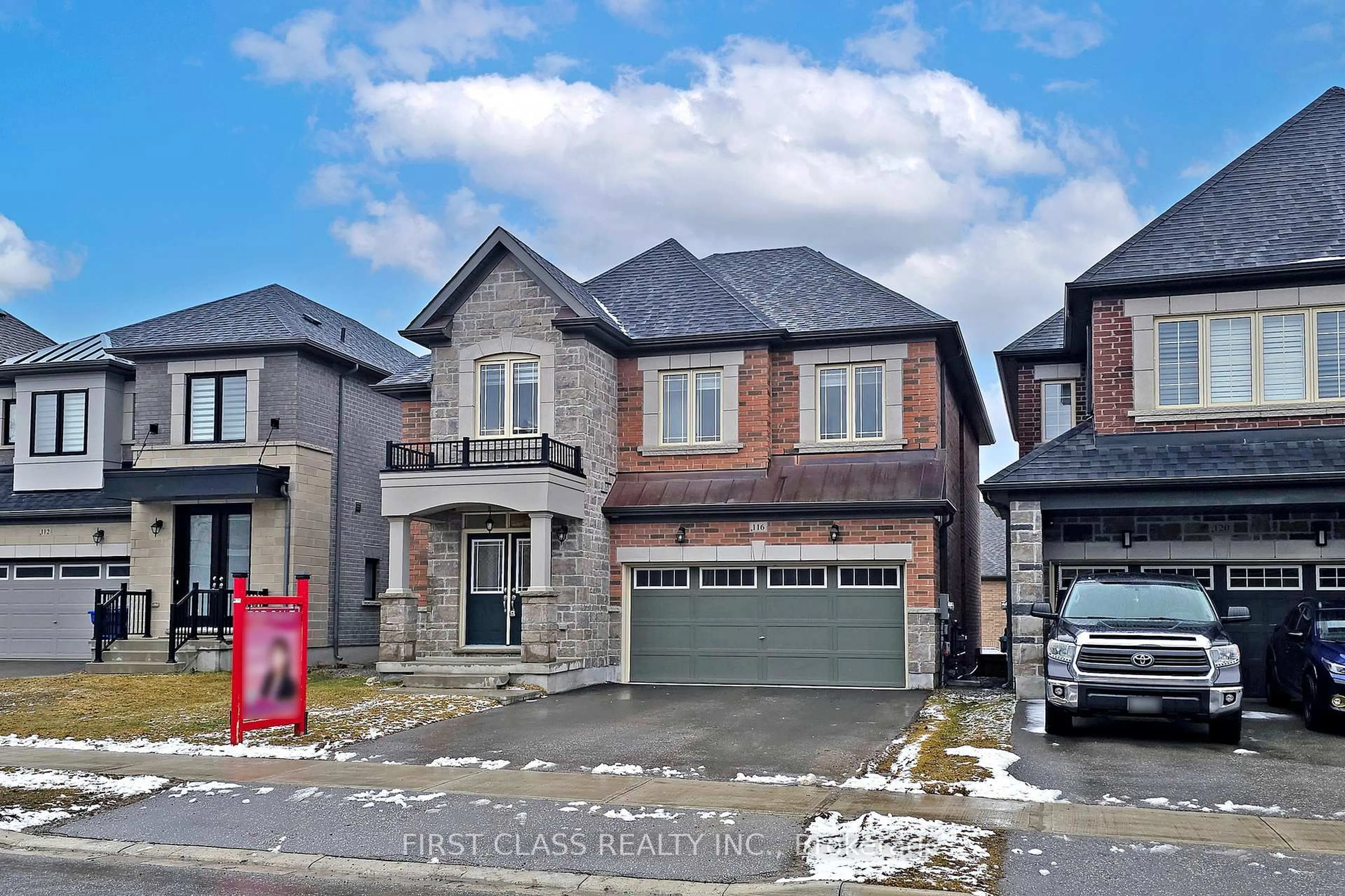 Home with brick exterior material, street for 116 Carriage Shop Bend, East Gwillimbury Ontario L9N 0Y3