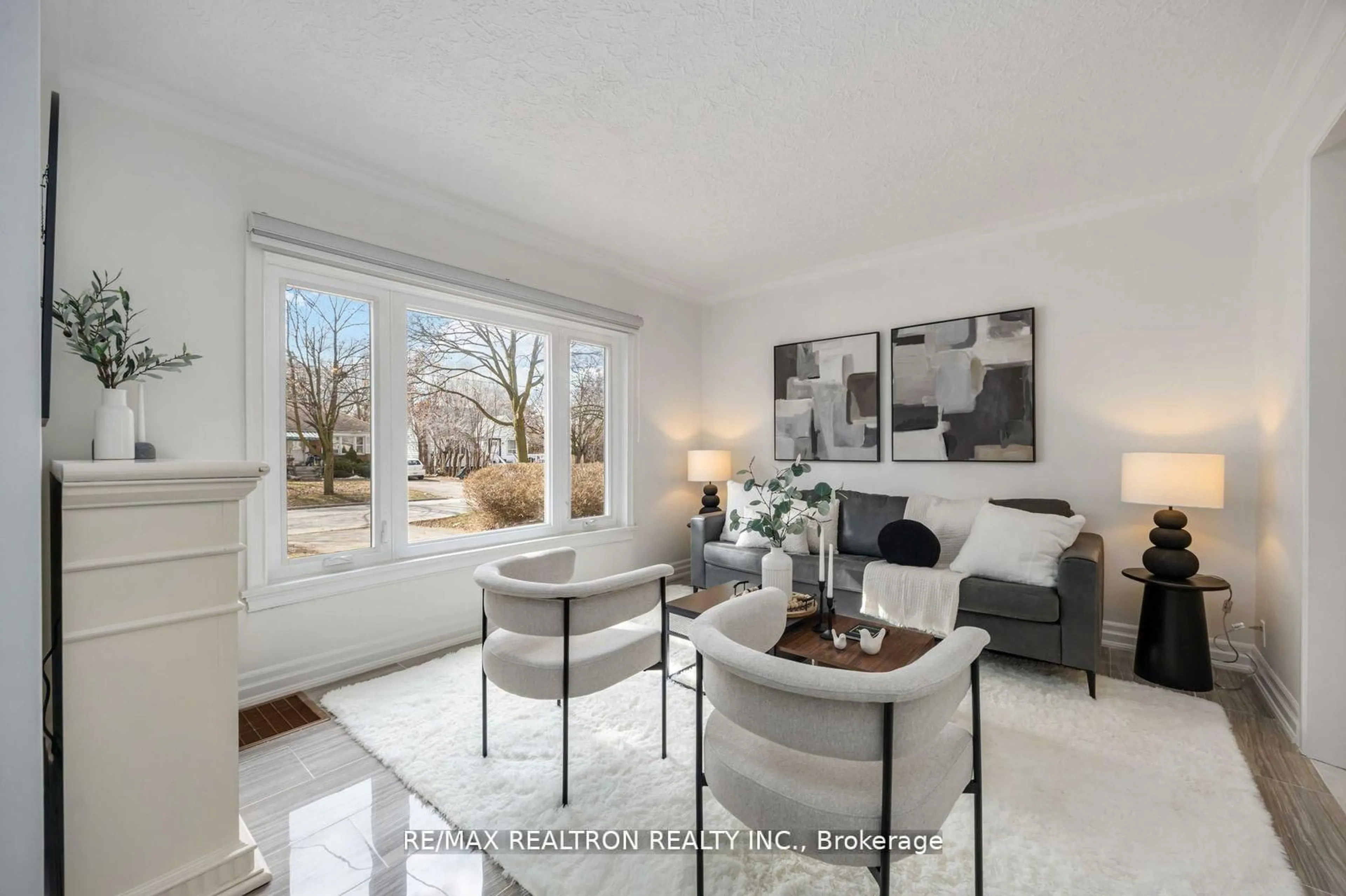 Living room with furniture, unknown for 40 Highland Park Blvd, Markham Ontario L3T 1B3