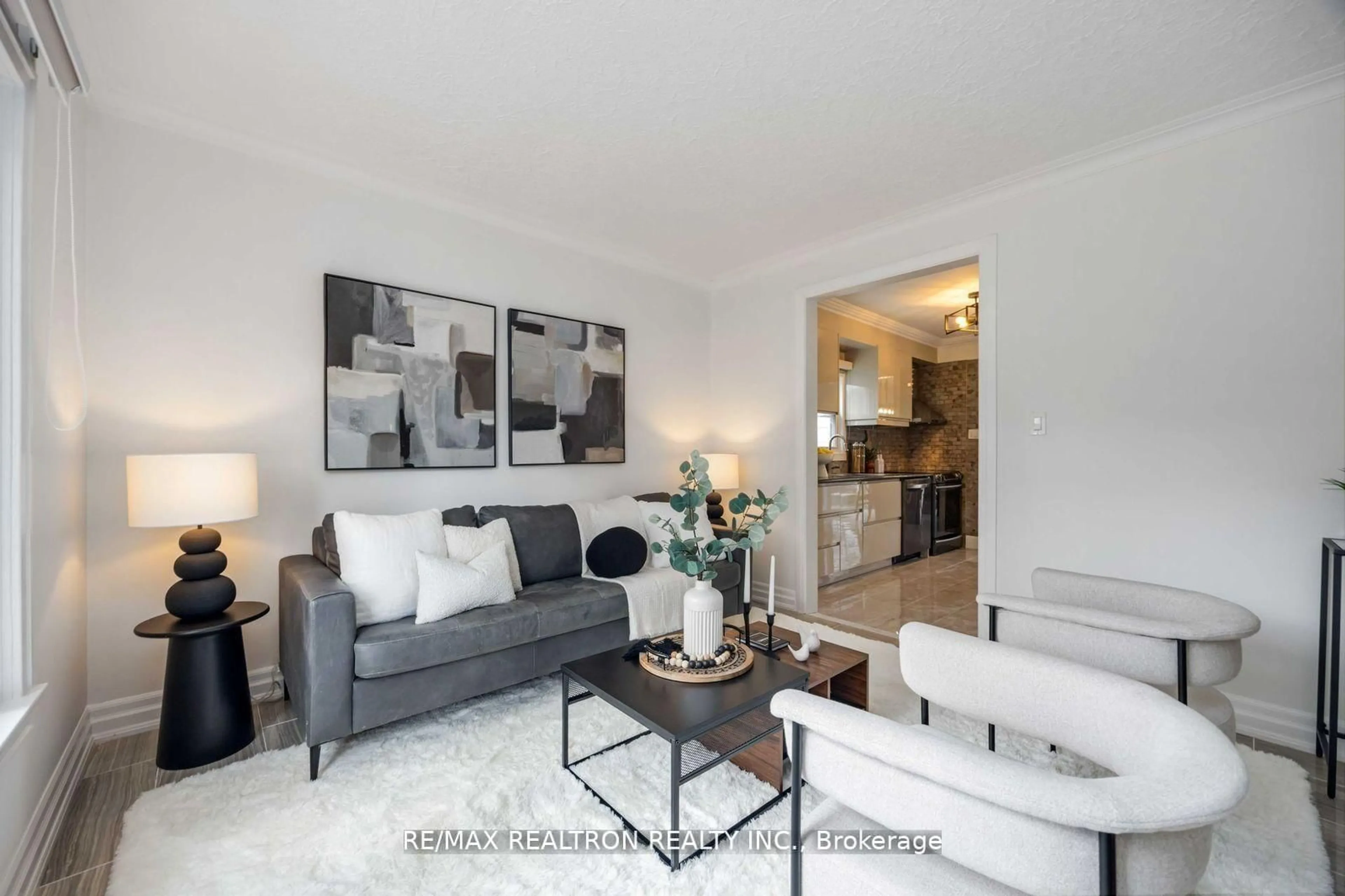 Living room with furniture, unknown for 40 Highland Park Blvd, Markham Ontario L3T 1B3