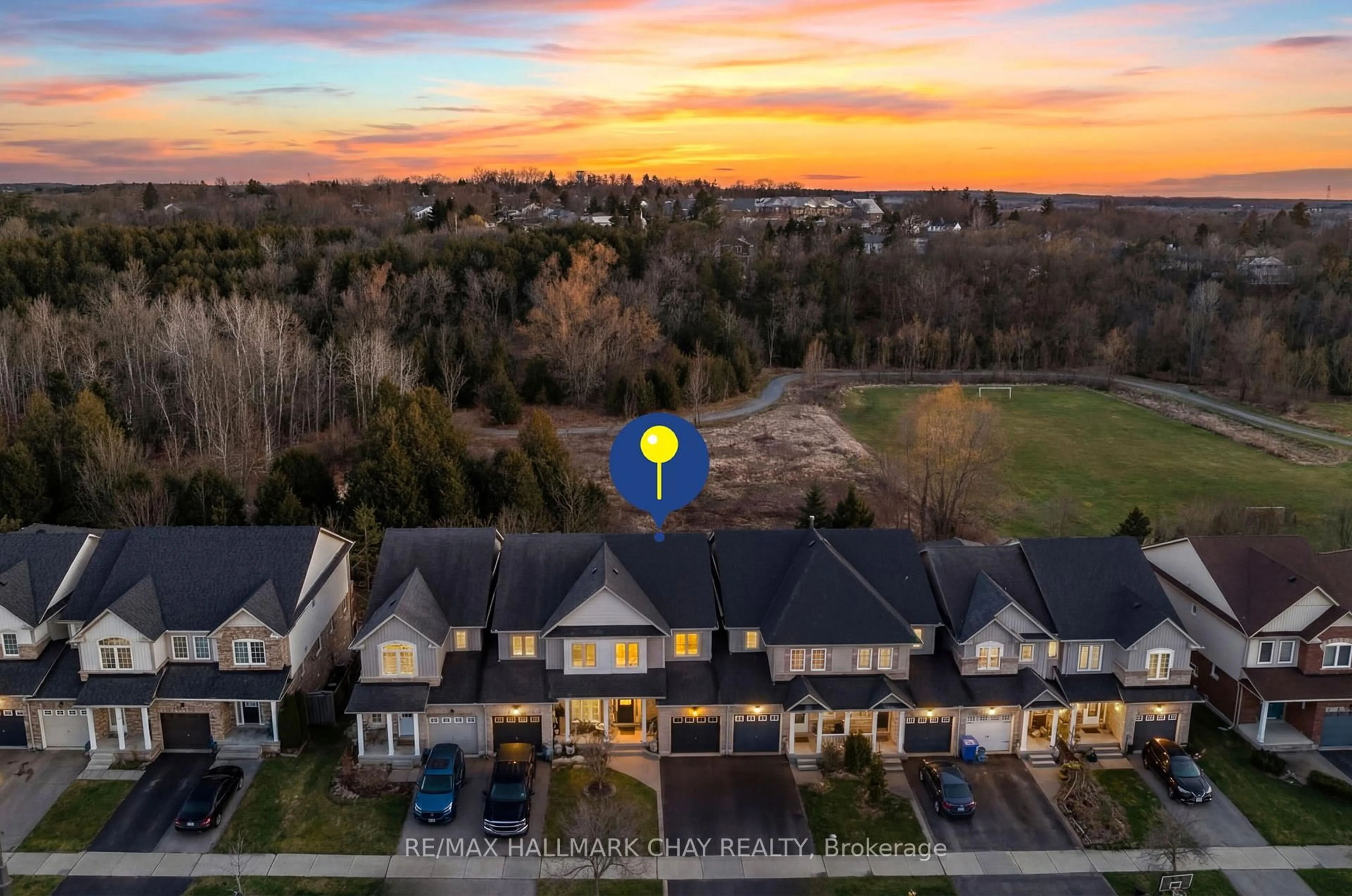 A pic from outside/outdoor area/front of a property/back of a property/a pic from drone, unknown for 91 Hammill Hts, East Gwillimbury Ontario L0G 1M0