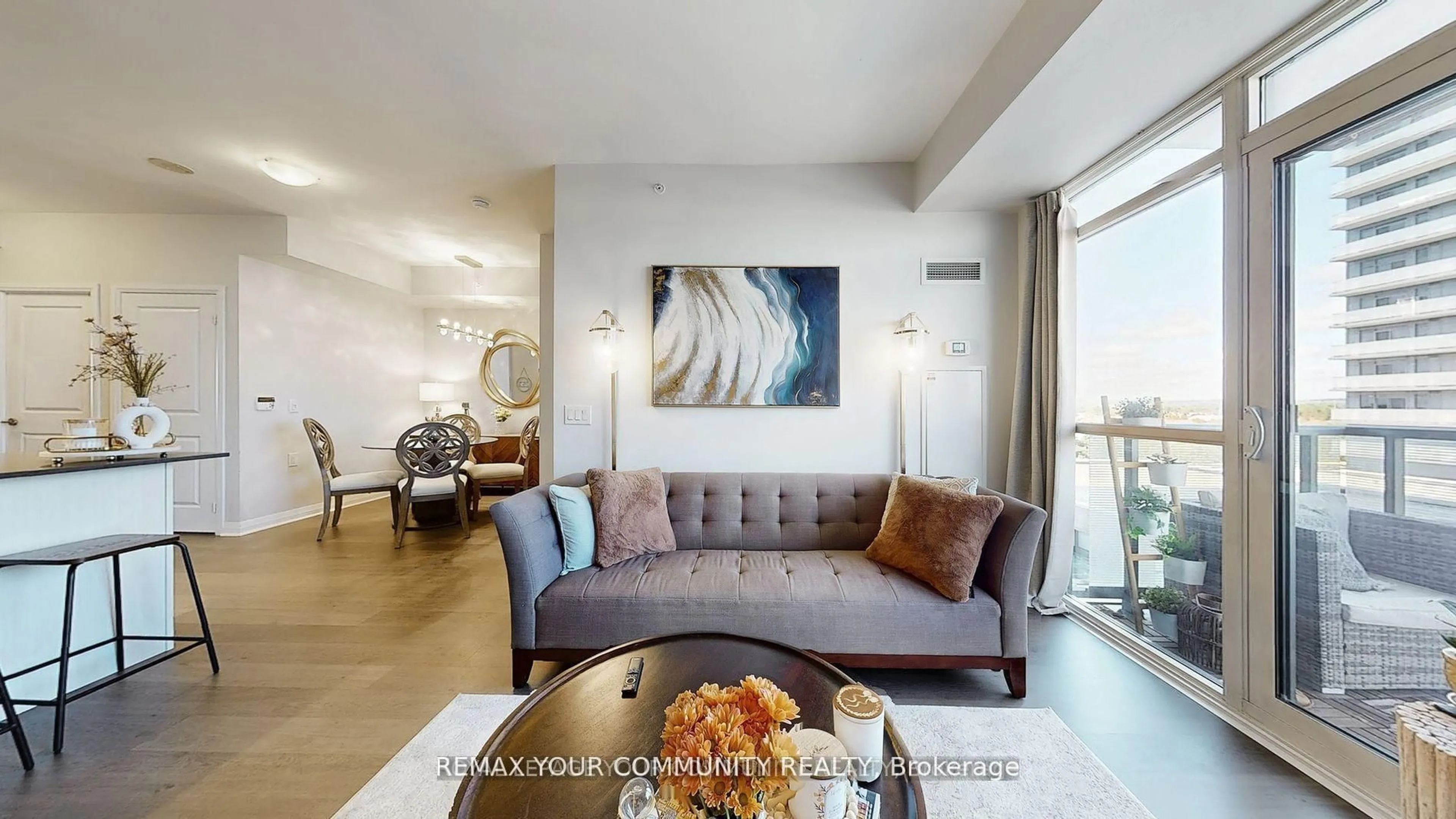 Living room with furniture, unknown for 55 Oneida Cres #609, Richmond Hill Ontario L4B 4T9