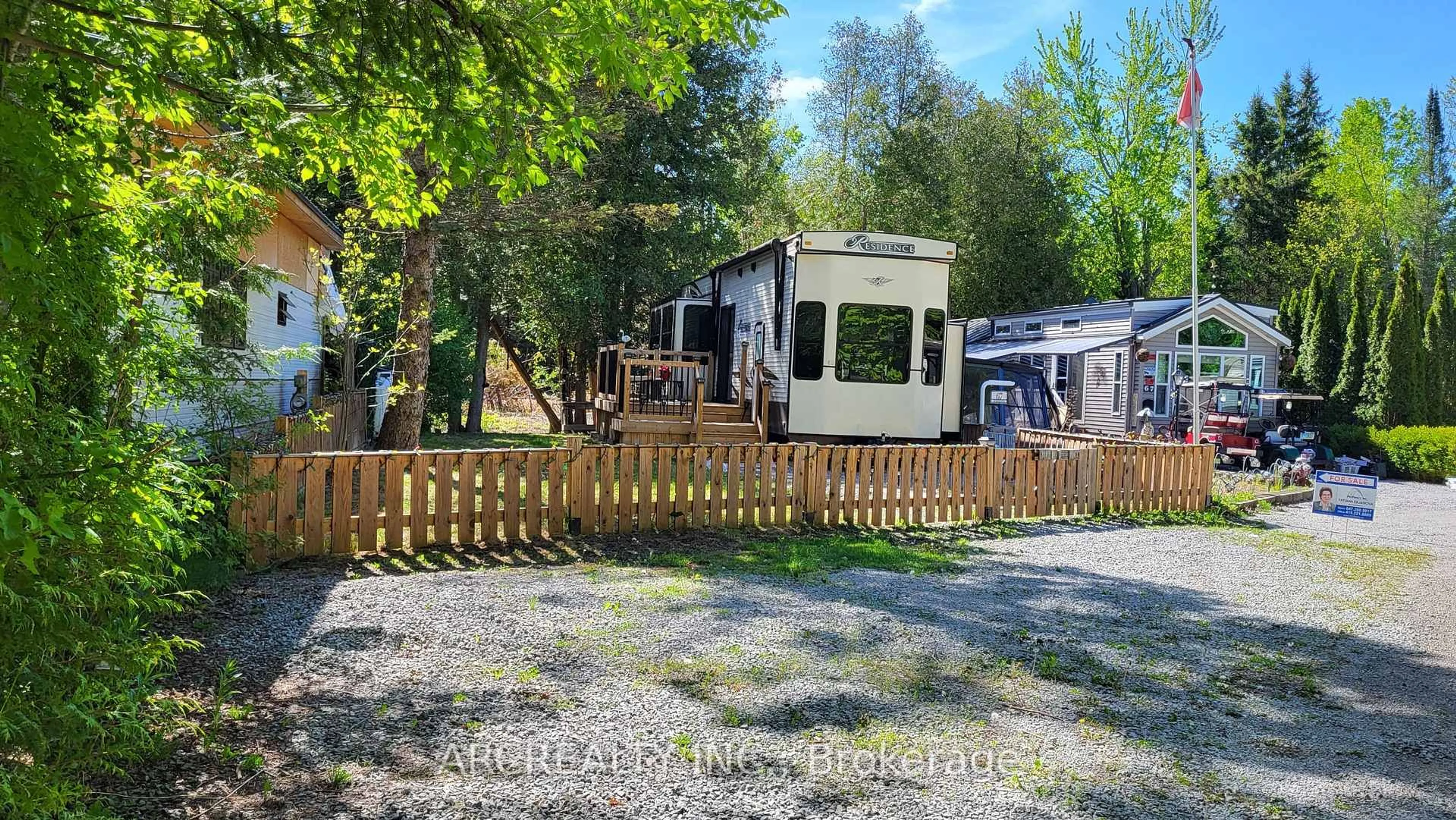 A pic from outside/outdoor area/front of a property/back of a property/a pic from drone, street for 69 Horseshoe Circ, Georgina Ontario L0E 1N0