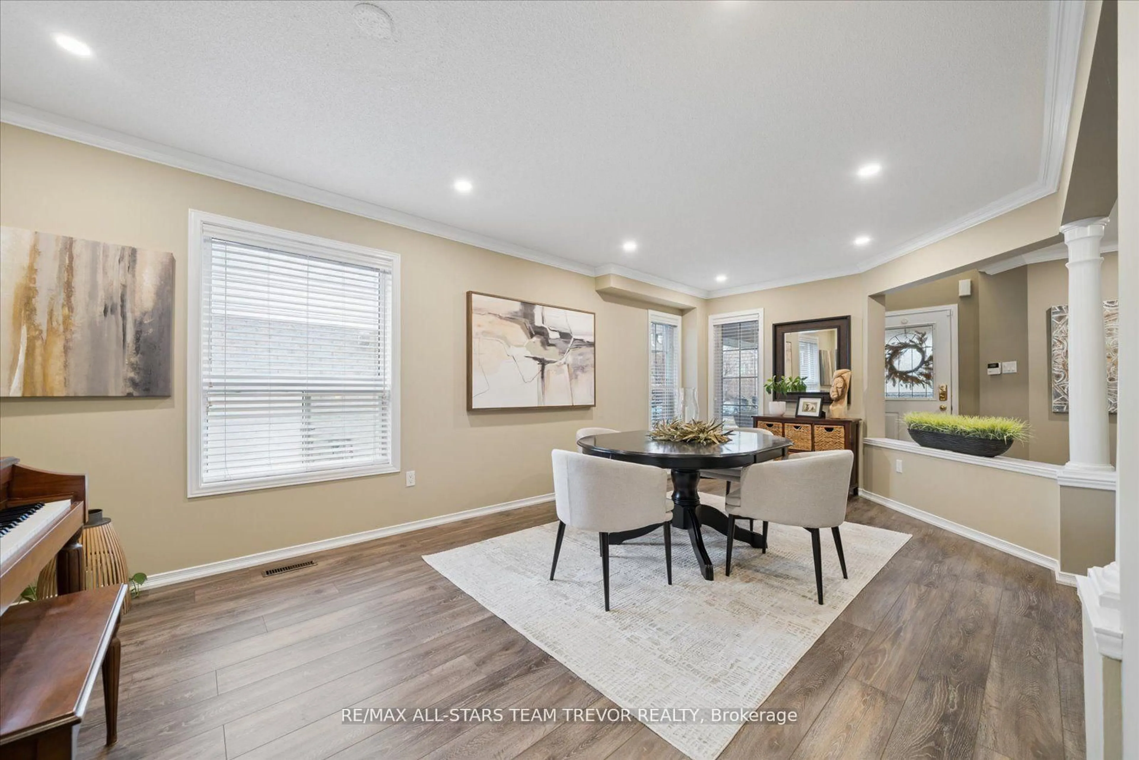 Open concept kitchen, unknown for 6 Joliette Pl, Georgina Ontario L4P 3Y9