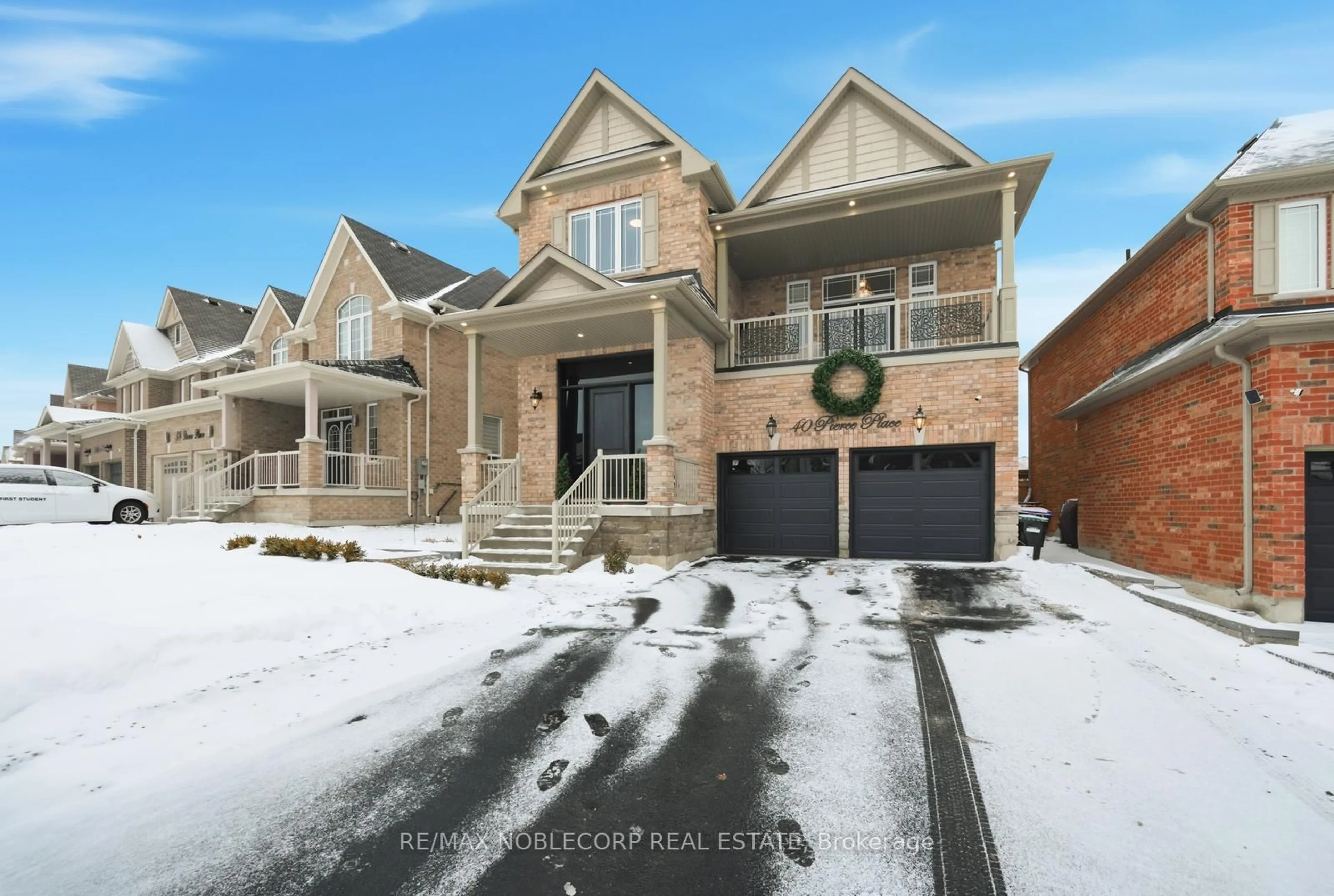 Home with brick exterior material, street for 40 Pierce Pl, New Tecumseth Ontario L0G 1W0