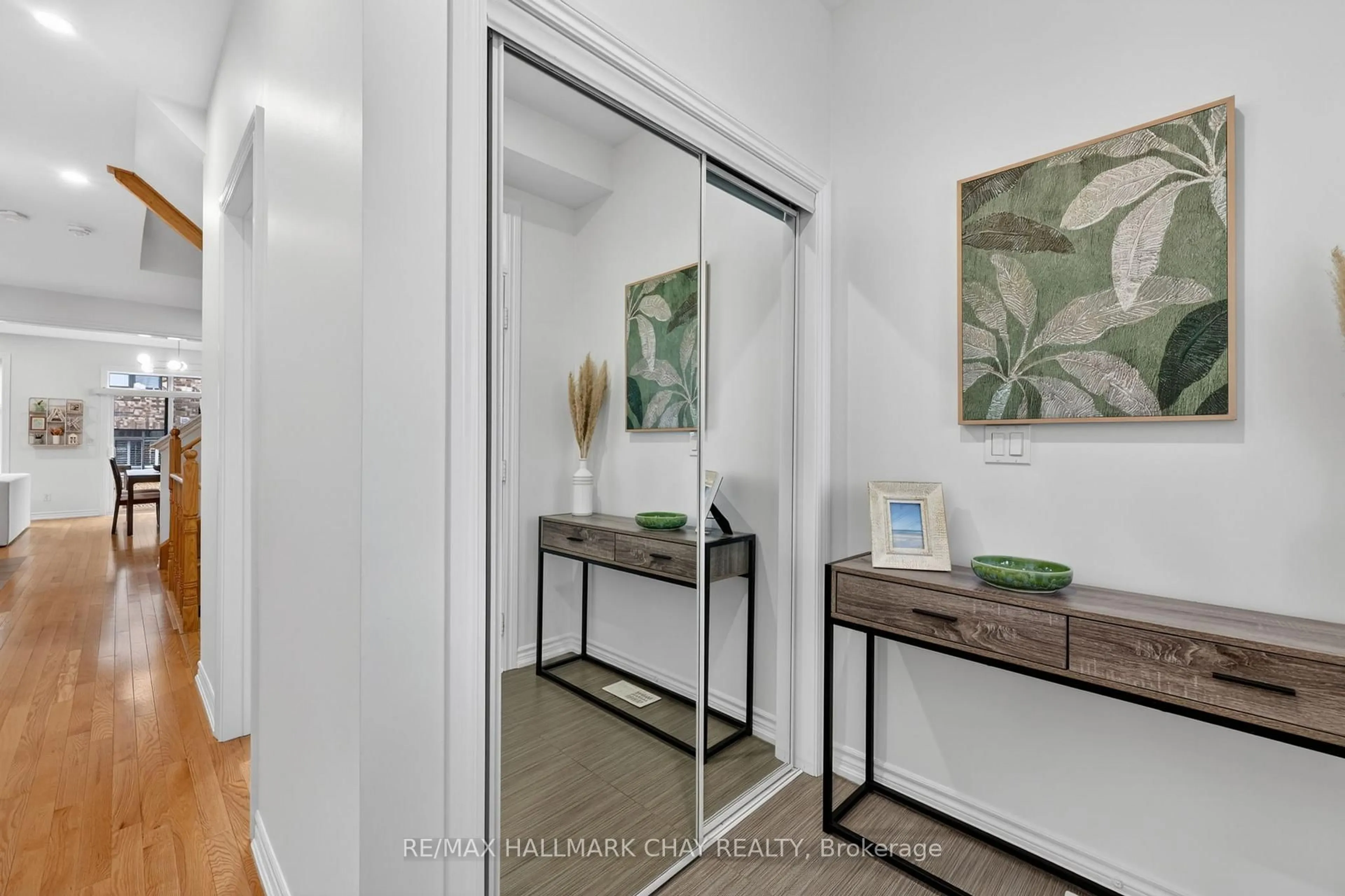 Indoor entryway for 81 Alvin Pegg Dr, East Gwillimbury Ontario L9R 0R6