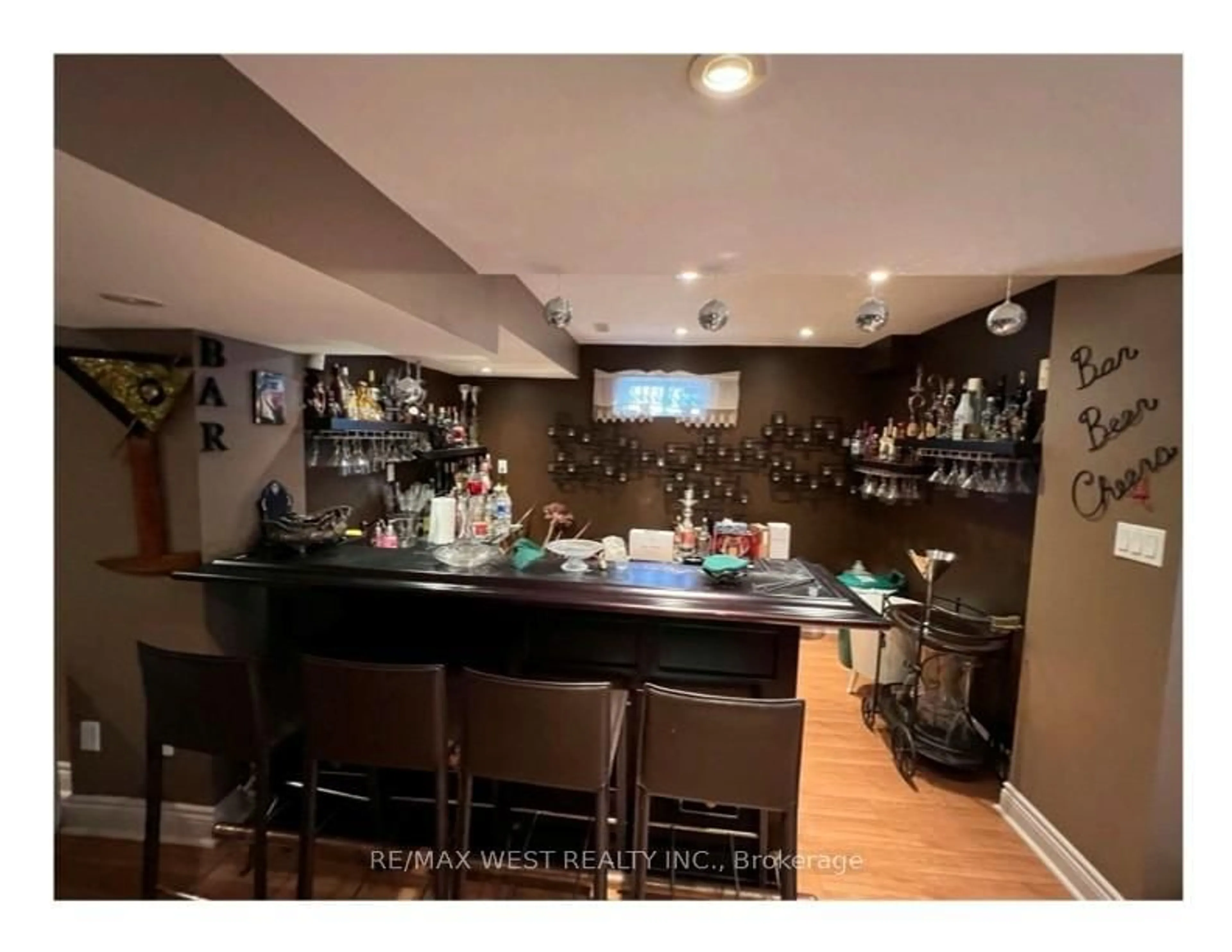 Open concept kitchen, unknown for 64 Kingmount Cres, Richmond Hill Ontario L4B 3X4