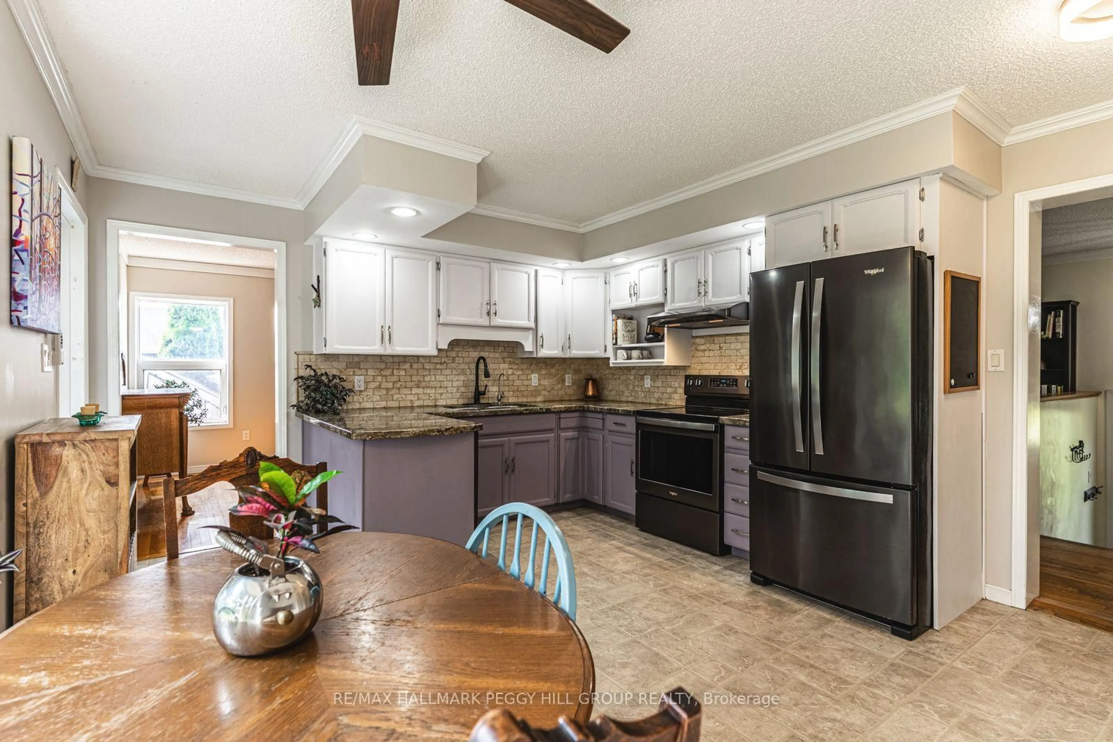 Open concept kitchen, ceramic/tile floor for 7819 5th Line, Essa Ontario L3W 0S7