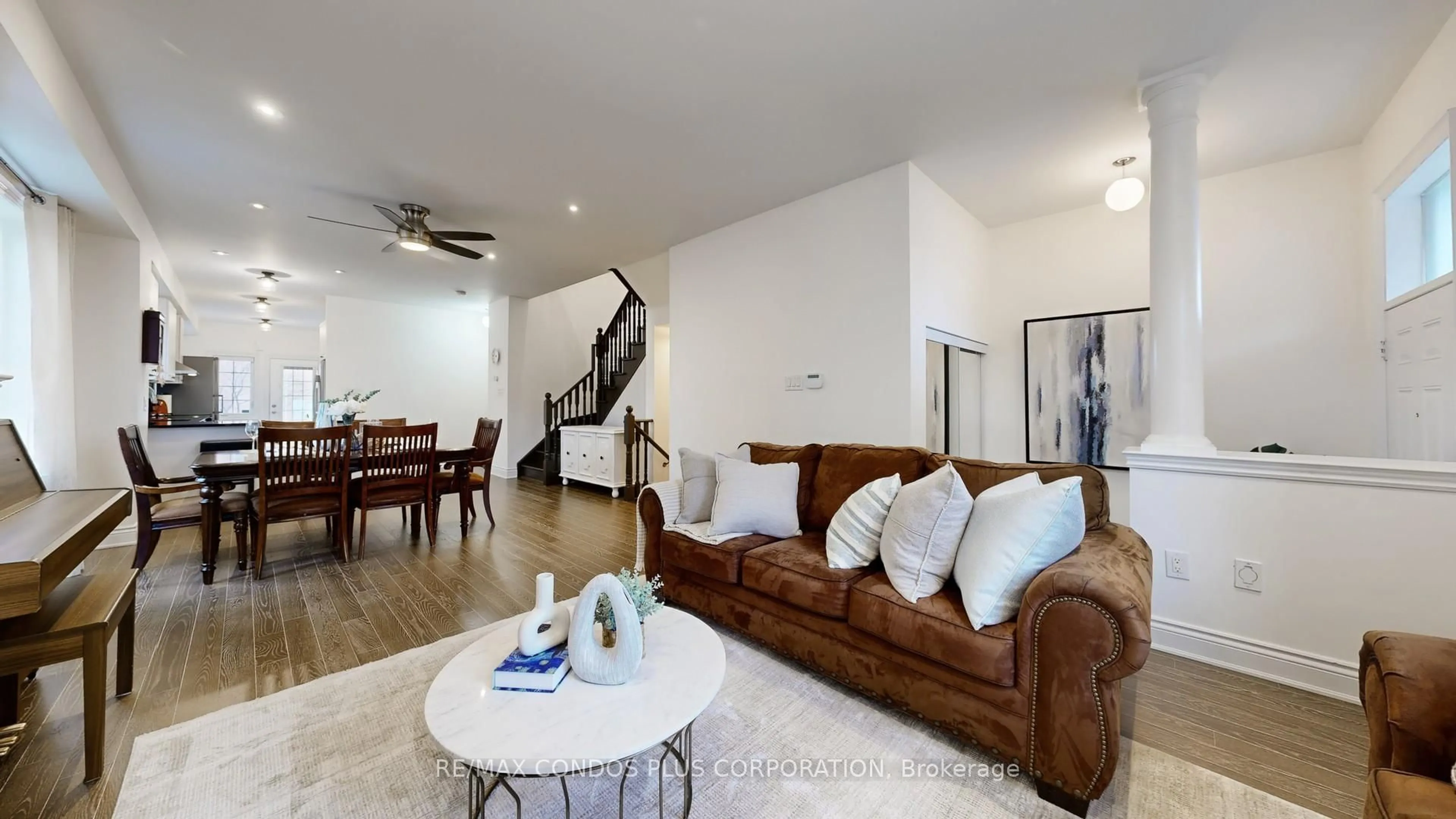 Living room with furniture, unknown for 8777 Dufferin St #22, Vaughan Ontario L4J 8W3