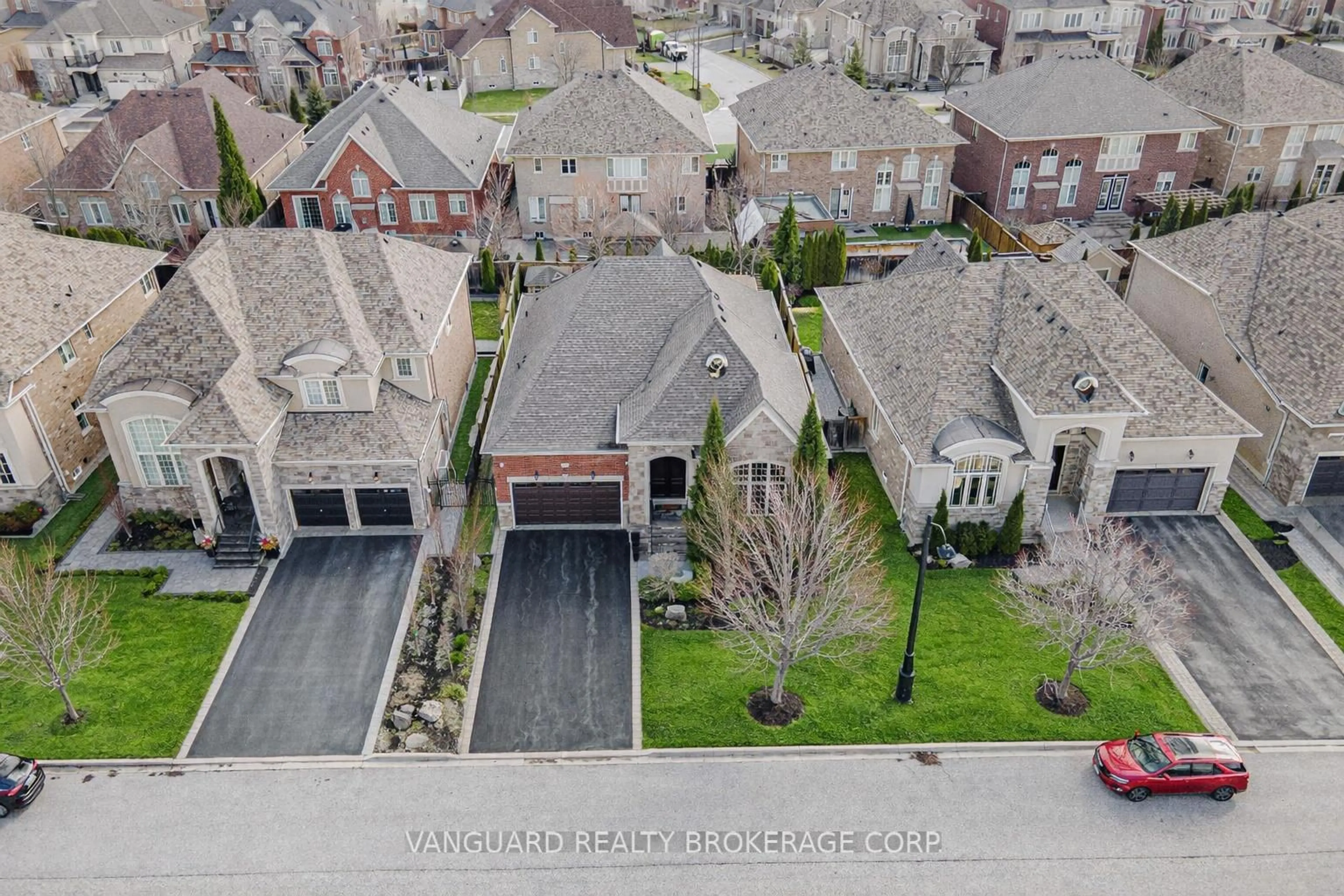 A pic from outside/outdoor area/front of a property/back of a property/a pic from drone, street for 13 Anderson Cove Tr, King Ontario L0G 1N0