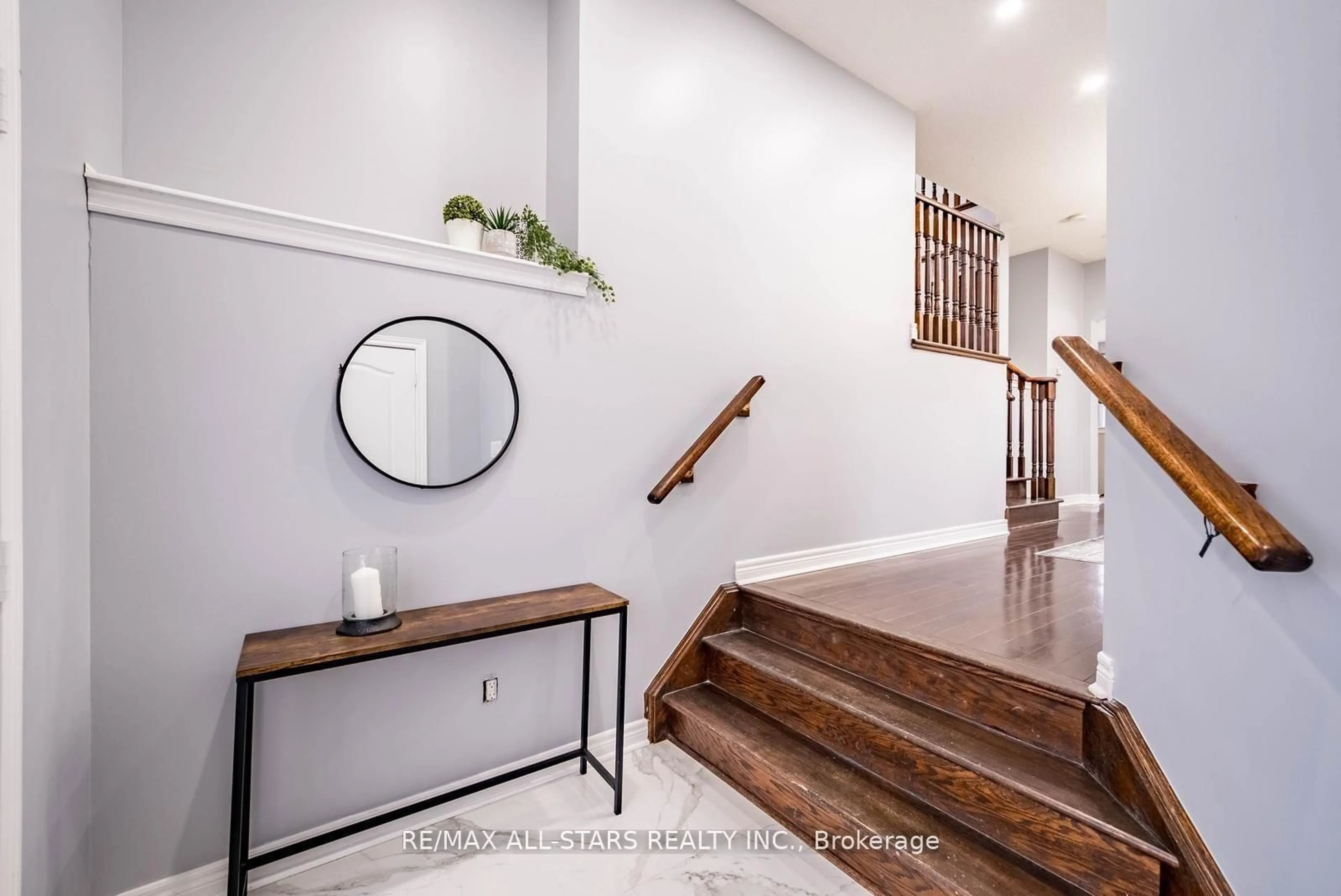 Indoor entryway for 138 Yakefarm Blvd, Whitchurch-Stouffville Ontario L4A 0R8