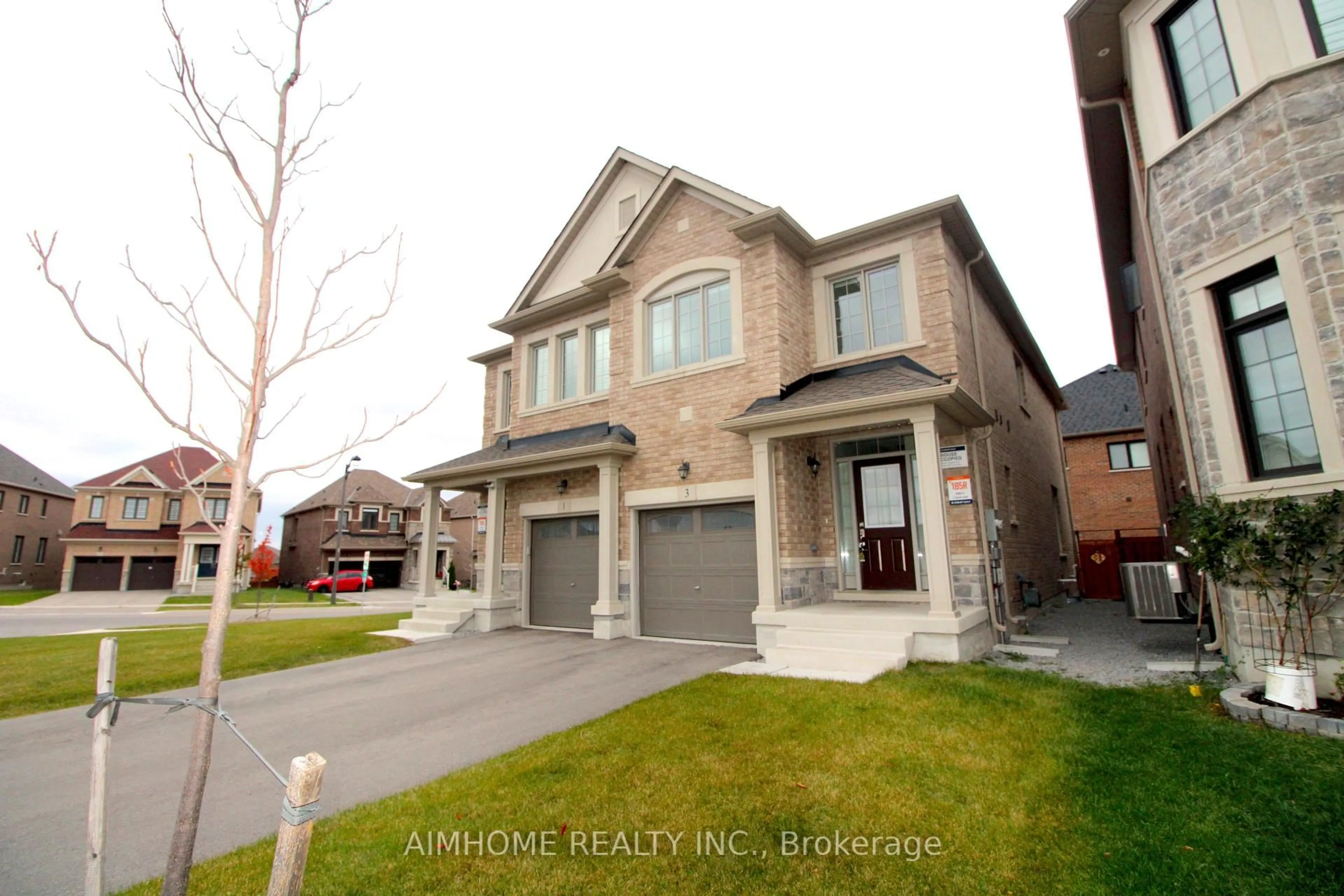 Home with brick exterior material, street for 3 Terrain Crt, East Gwillimbury Ontario L9N 0T2