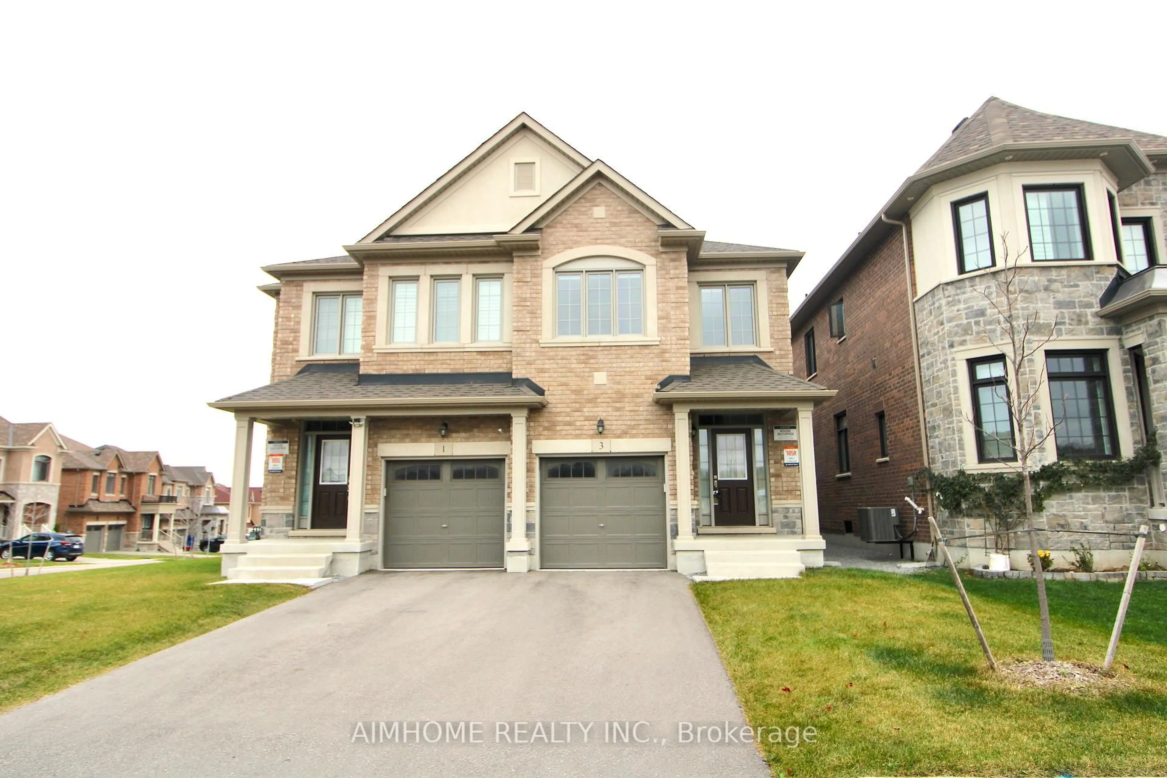 Home with brick exterior material, street for 3 Terrain Crt, East Gwillimbury Ontario L9N 0T2
