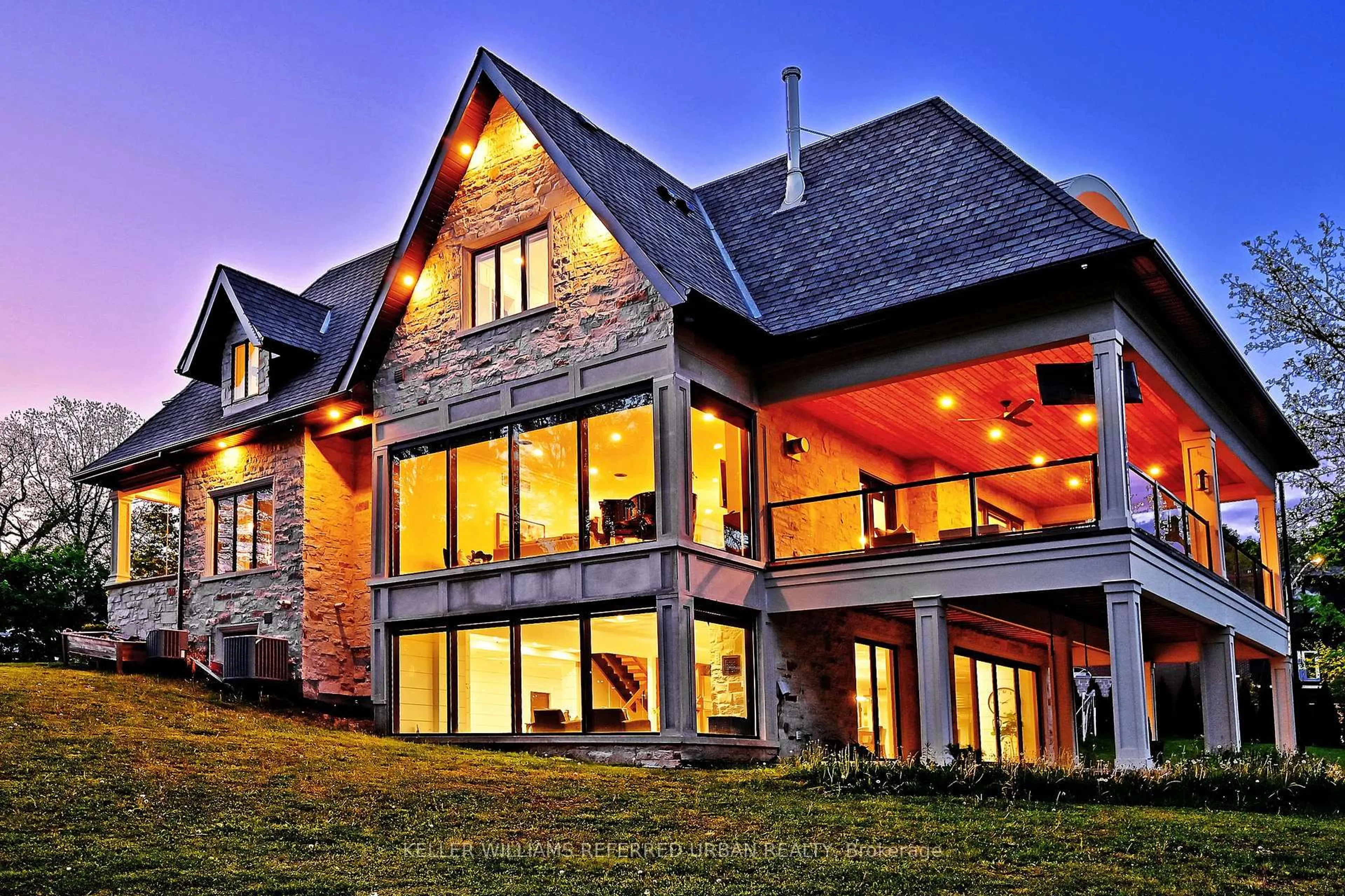 Home with brick exterior material, mountain view for 197 Sherwood Pl, Newmarket Ontario L3Y 8E5