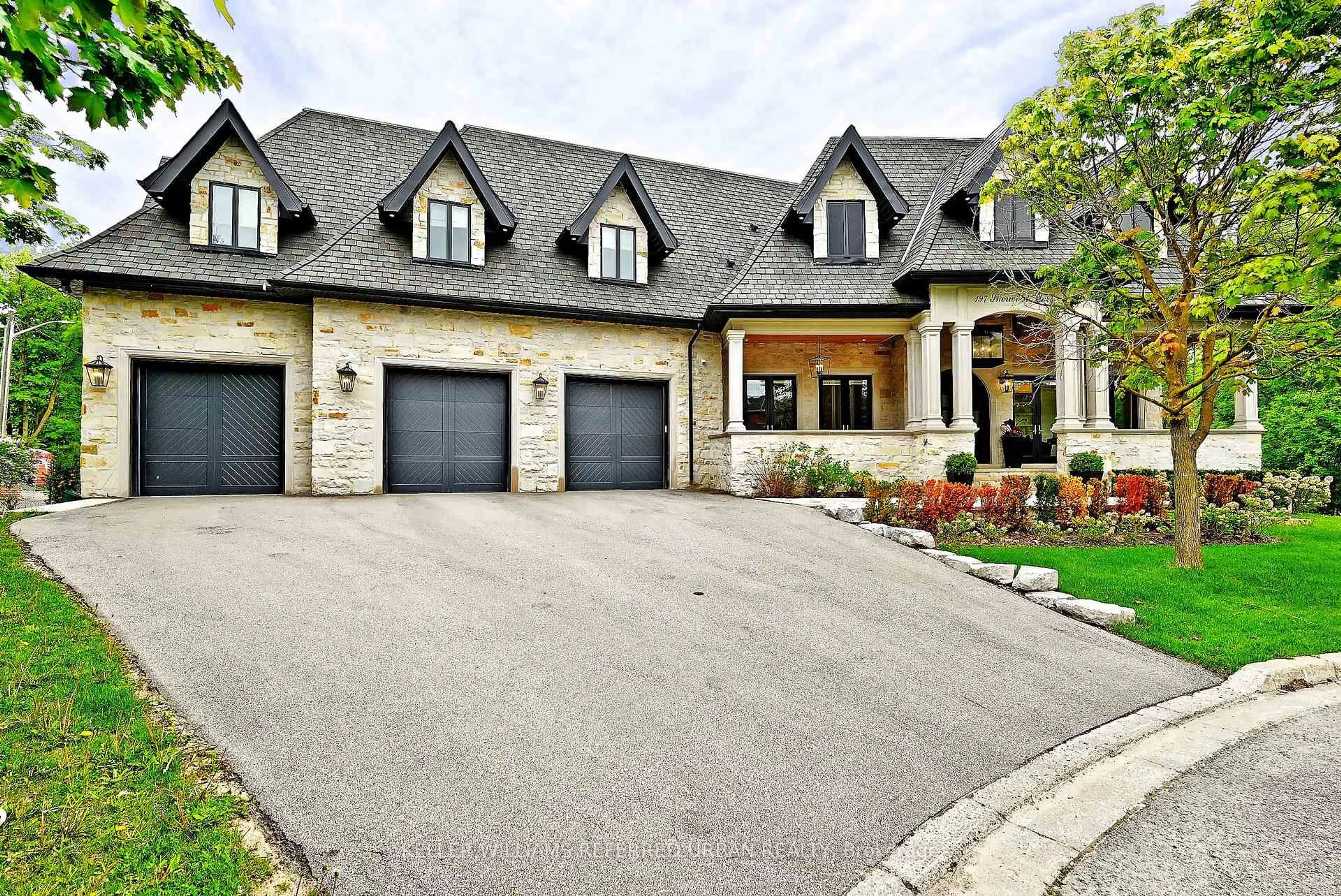 Home with brick exterior material, street for 197 Sherwood Pl, Newmarket Ontario L3Y 8E5