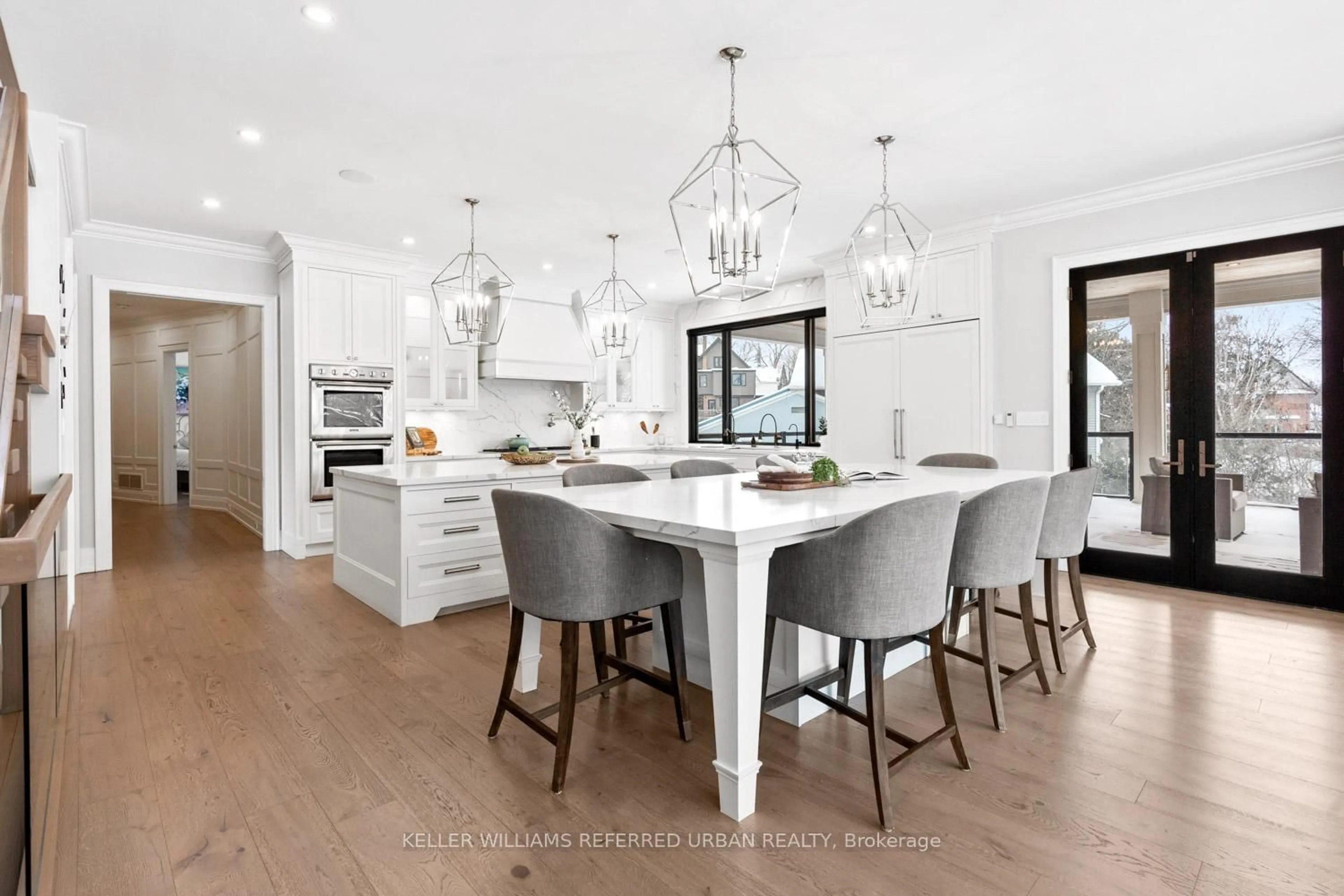 Open concept kitchen, wood/laminate floor for 197 Sherwood Pl, Newmarket Ontario L3Y 8E5